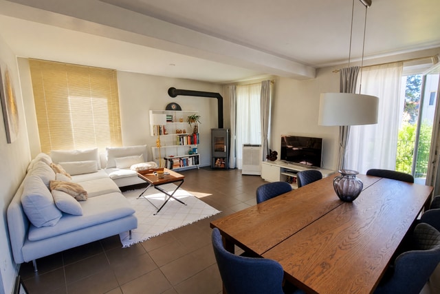 Bellissimo appartamento 3,5 locali ristrutturato a nuovo con spaziosa terrazza privata e accogliente zona giorno con stufa a legna - Cadempino