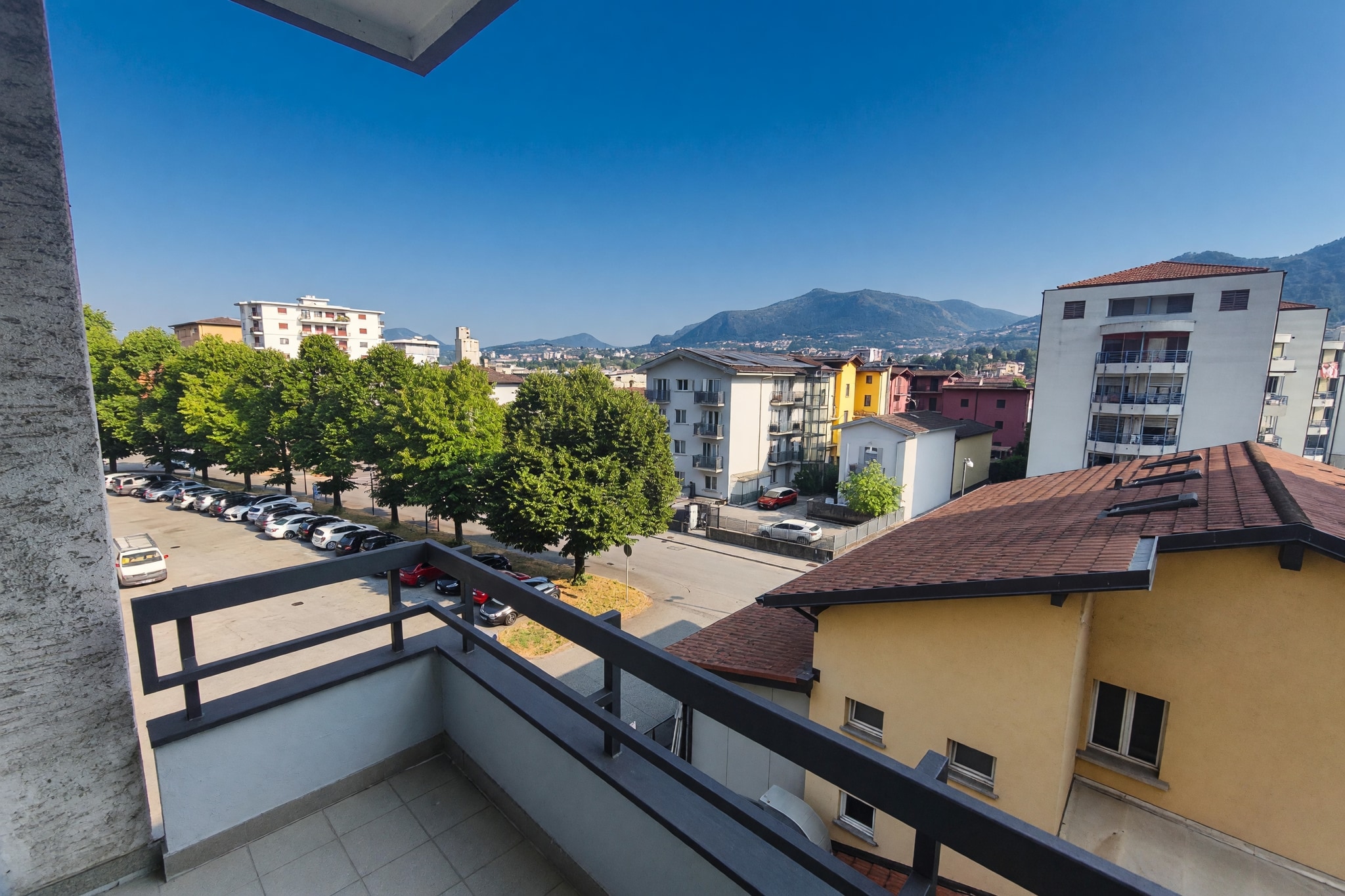 Ampio appartamento 4,5 locali con due terrazzi, piacevole affaccio e cucina abitabile - Chiasso
