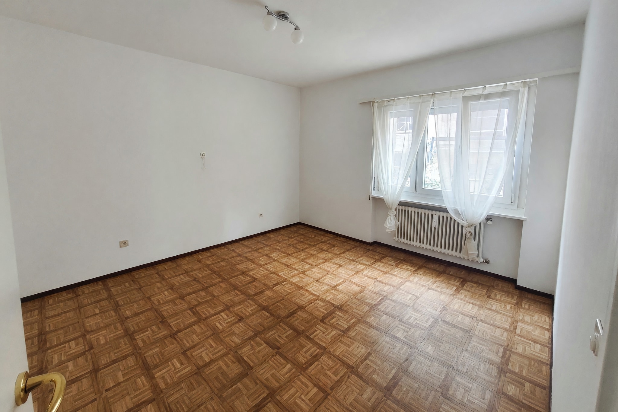 Ampio appartamento 4,5 locali con due terrazzi, piacevole affaccio e cucina abitabile - Chiasso - foto 4