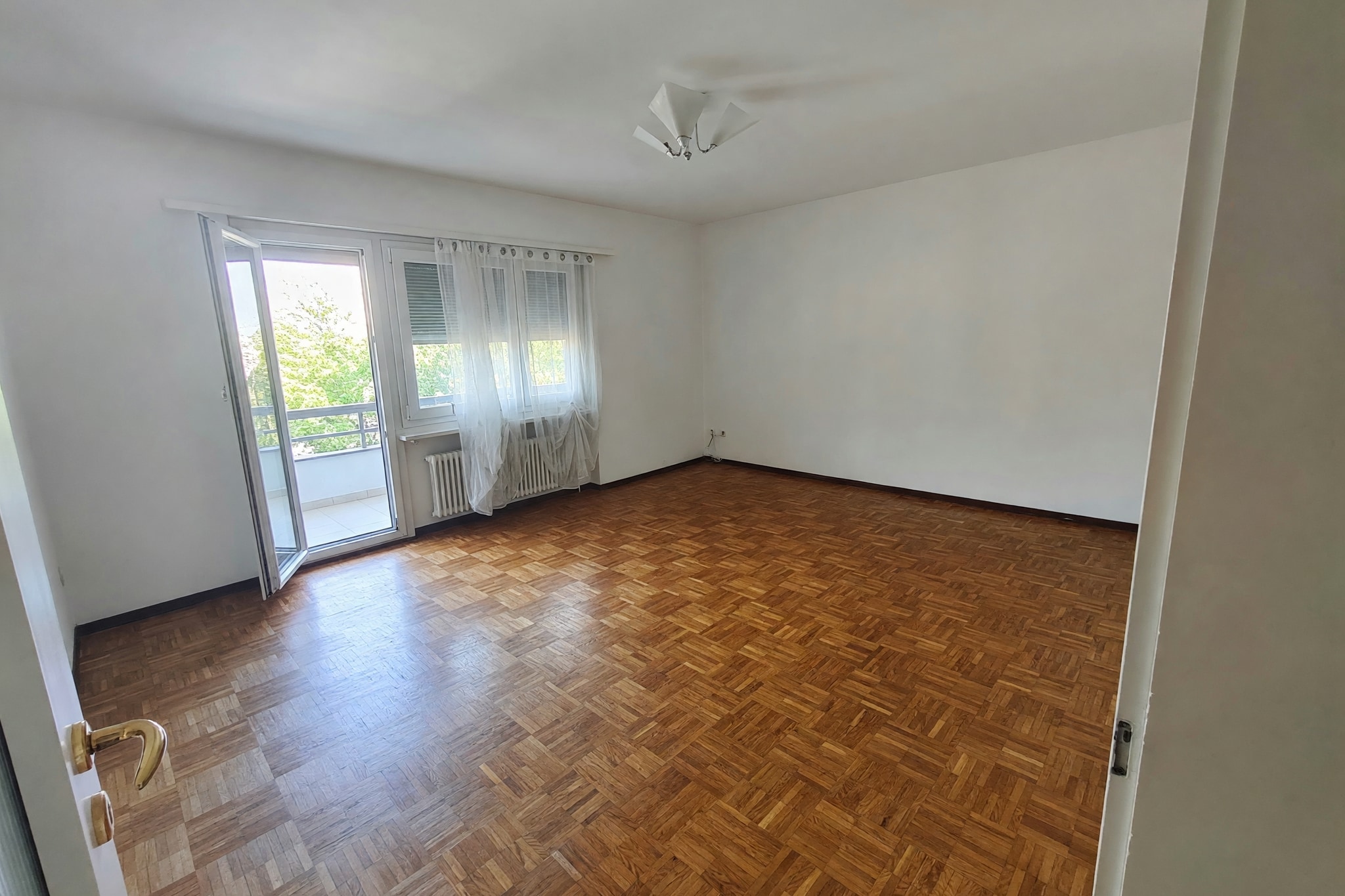 Ampio appartamento 4,5 locali con due terrazzi, piacevole affaccio e cucina abitabile - Chiasso - foto 5
