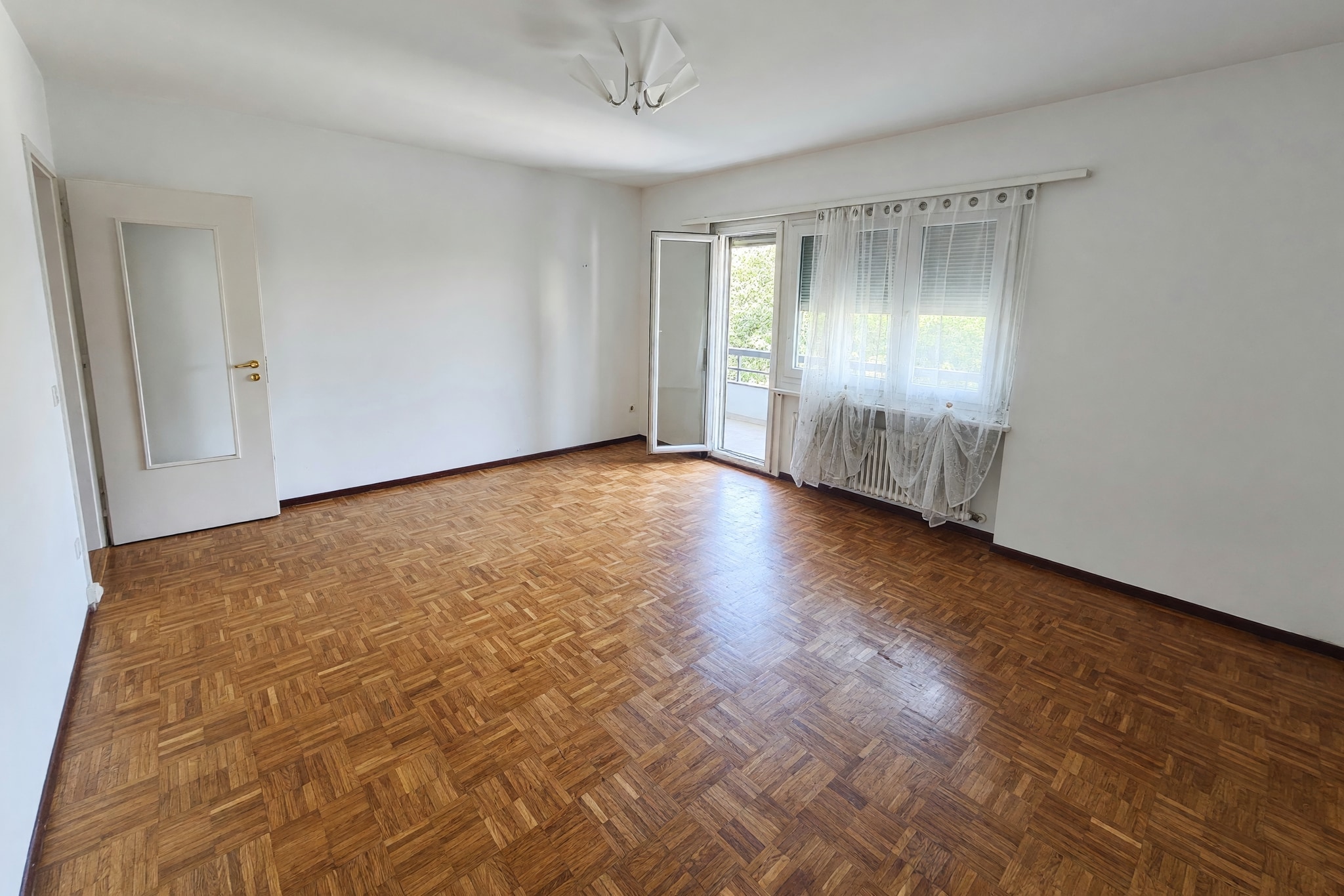 Ampio appartamento 4,5 locali con due terrazzi, piacevole affaccio e cucina abitabile - Chiasso - foto 6
