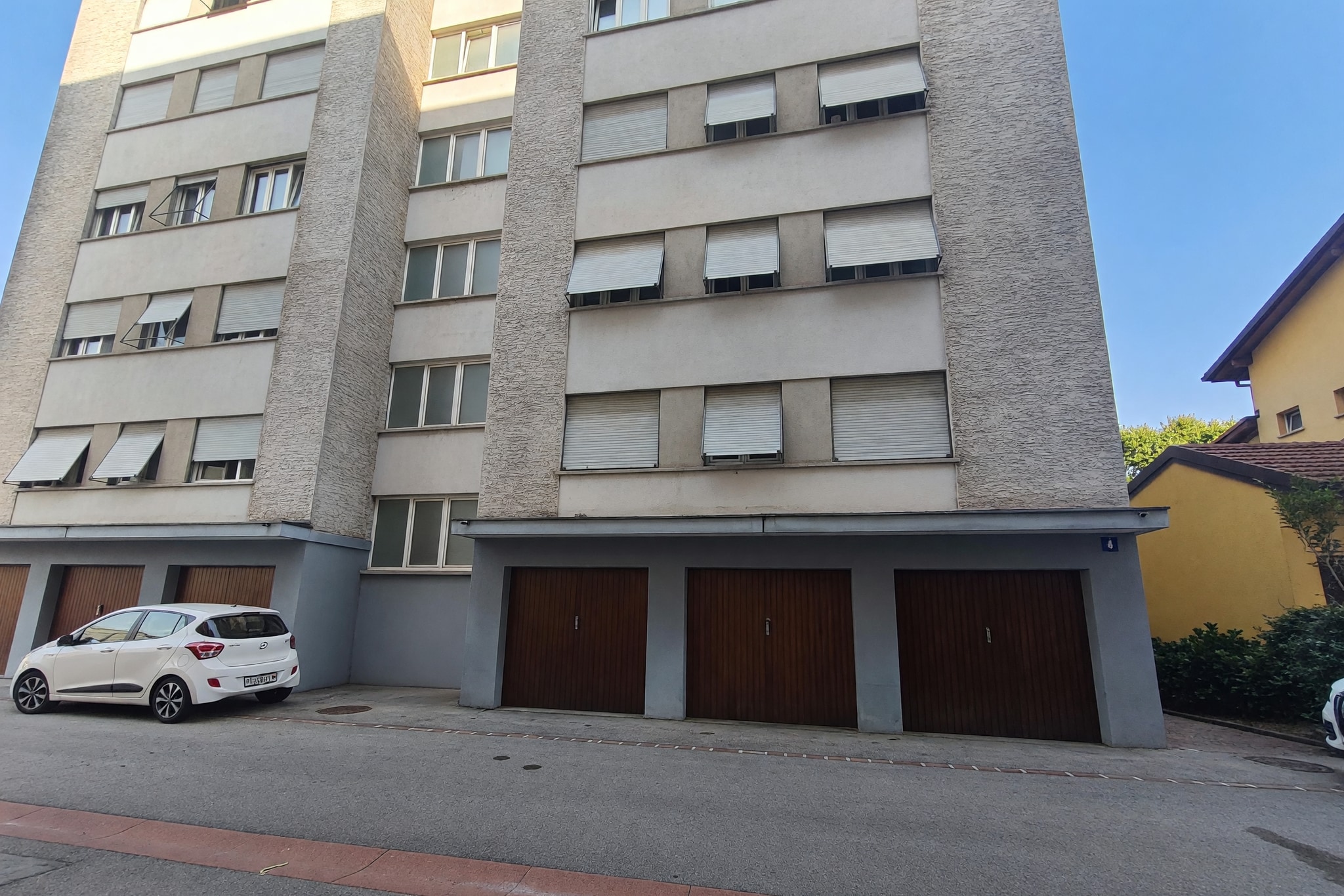 Ampio appartamento 4,5 locali con due terrazzi, piacevole affaccio e cucina abitabile - Chiasso - foto 11