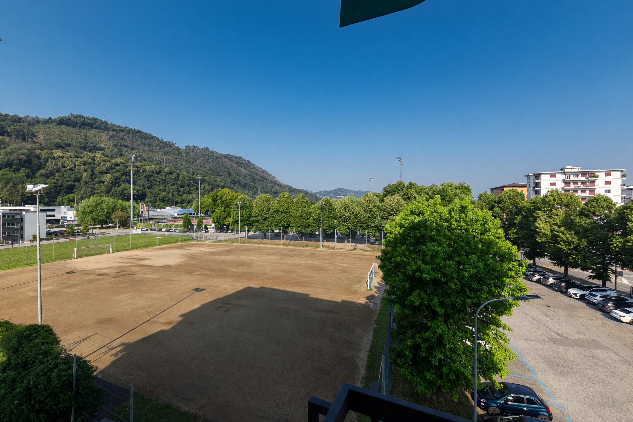 Ampio appartamento 4,5 locali con due terrazzi, piacevole affaccio e cucina abitabile - Chiasso - foto 12
