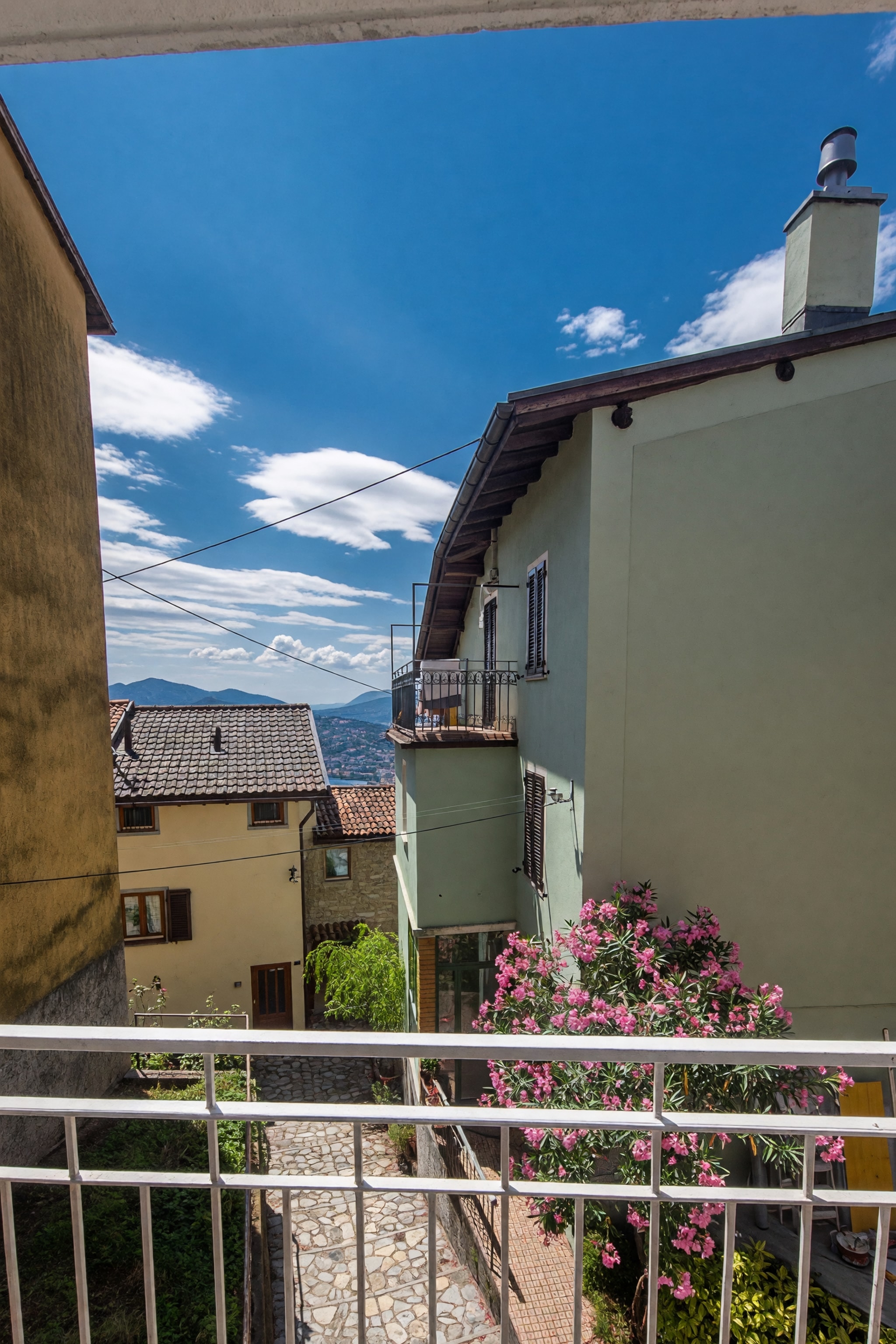 Grazioso appartamento 2,5 locali parzialmente ristrutturato nel nucleo di Aldesago con balcone e scorcio sul lago - Aldesago - foto 5