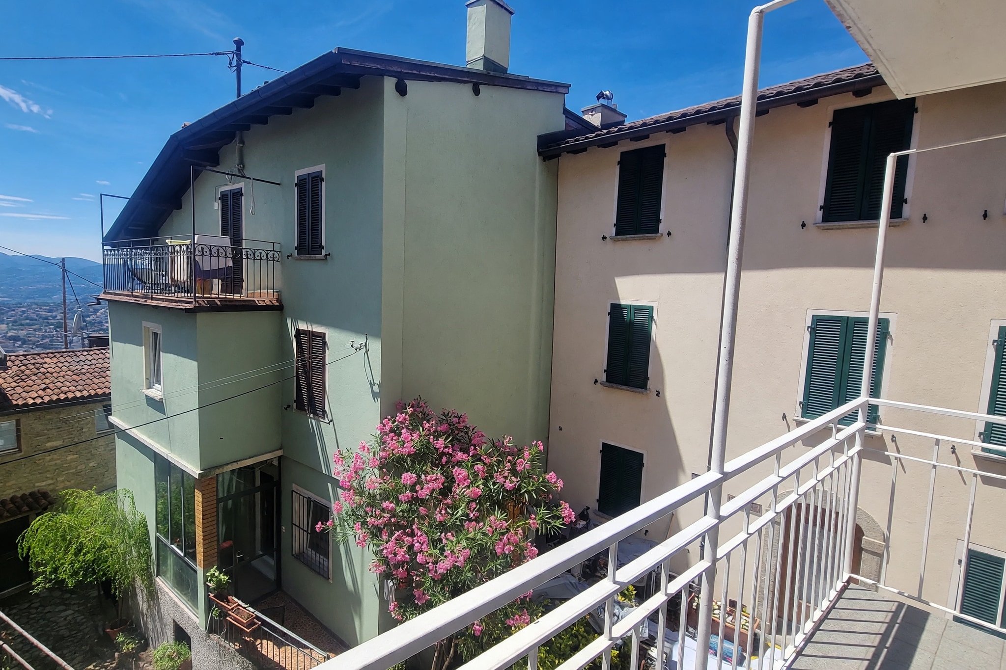 Grazioso appartamento 2,5 locali parzialmente ristrutturato nel nucleo di Aldesago con balcone e scorcio sul lago - Aldesago - foto 6