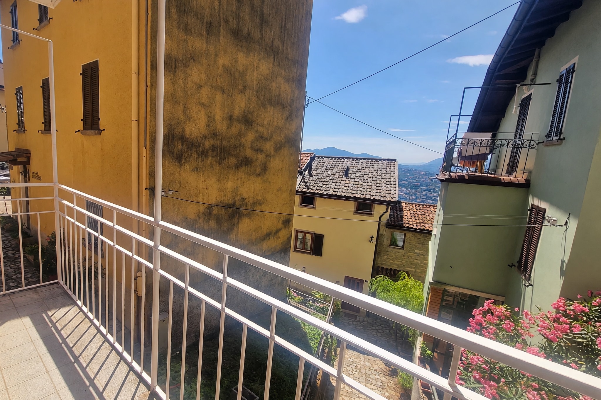 Grazioso appartamento 2,5 locali parzialmente ristrutturato nel nucleo di Aldesago con balcone e scorcio sul lago - Aldesago - foto 16
