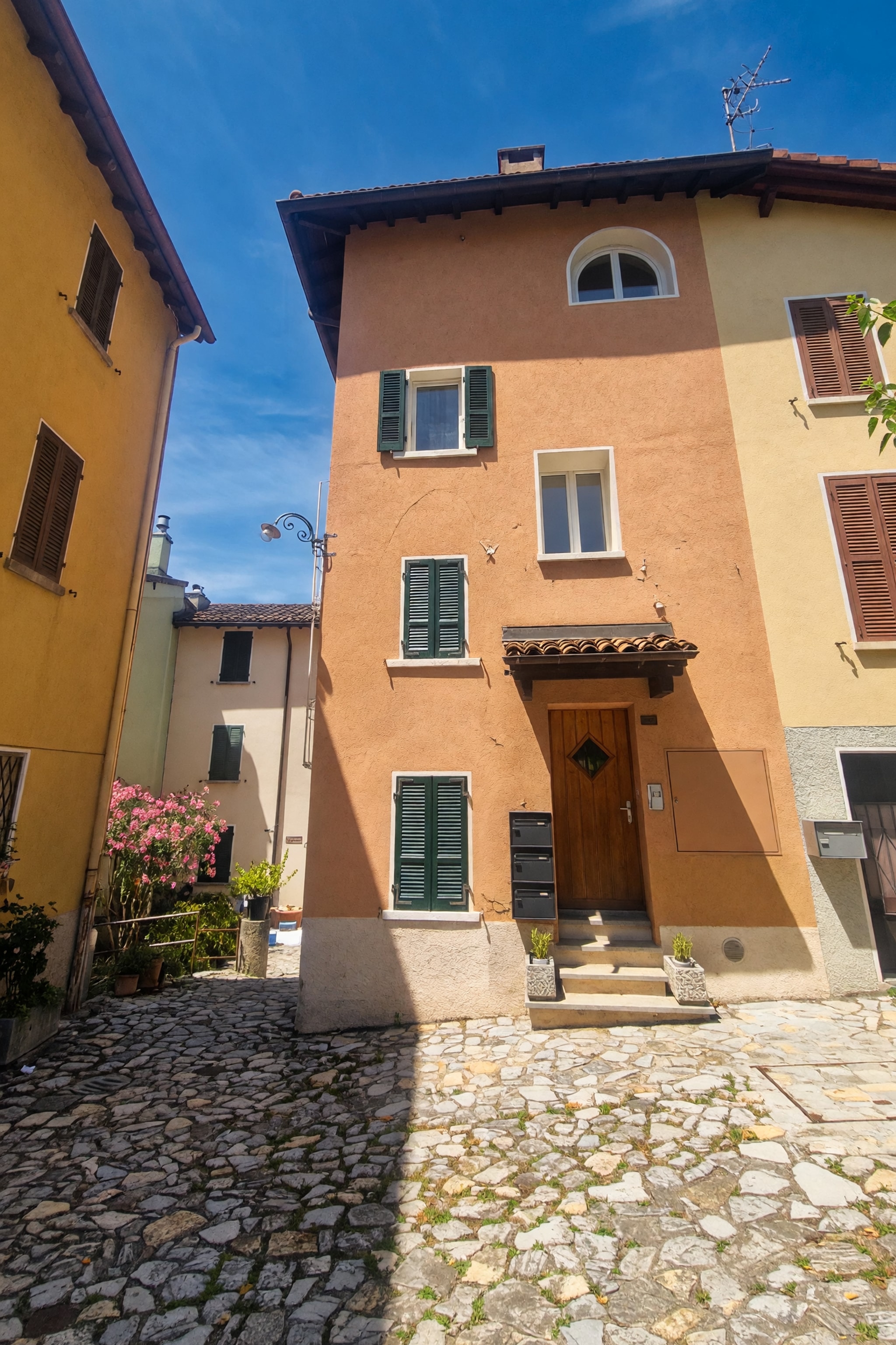 Grazioso appartamento 2,5 locali parzialmente ristrutturato nel nucleo di Aldesago con balcone e scorcio sul lago - Aldesago - foto 20