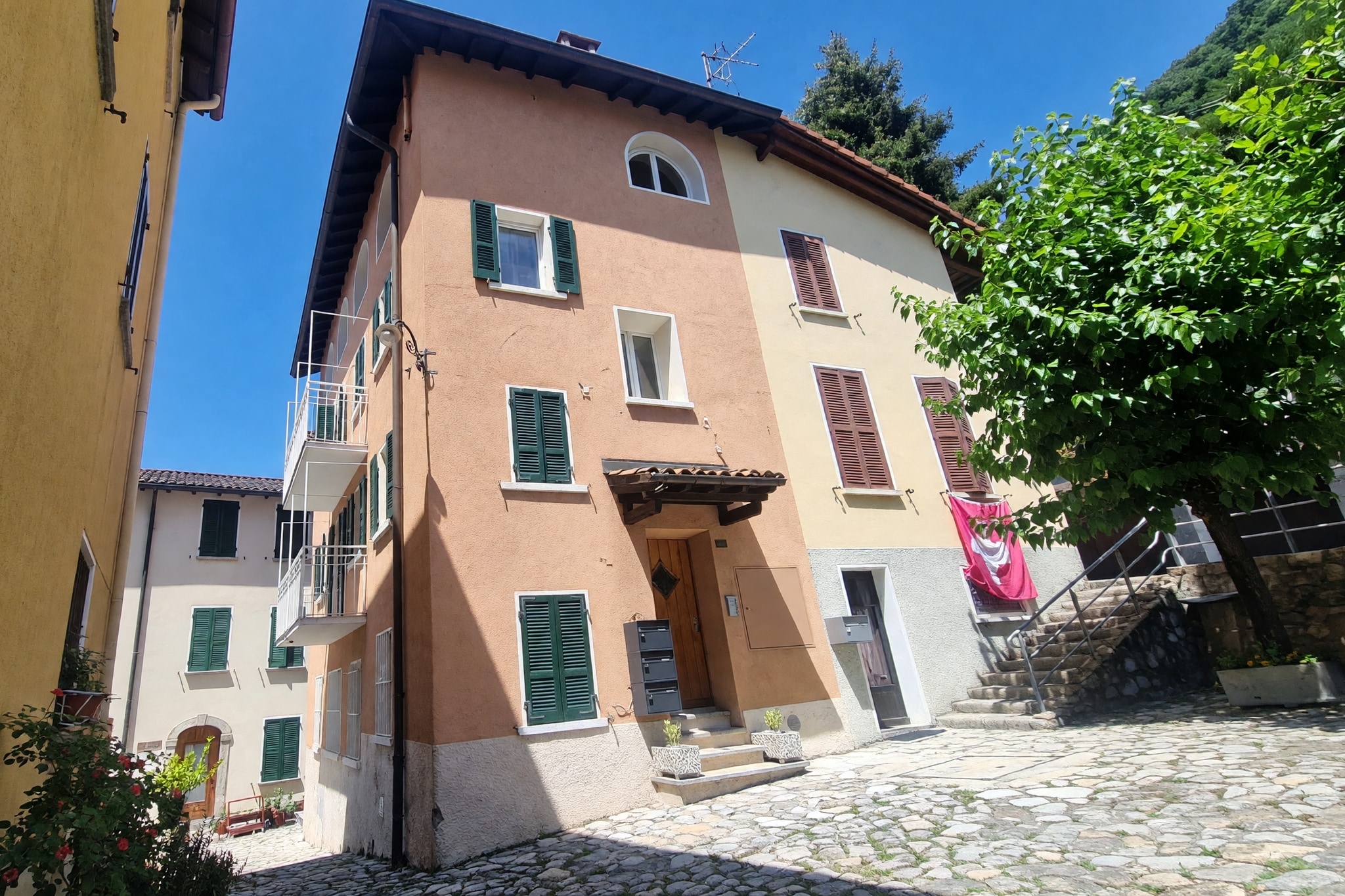 Grazioso appartamento 2,5 locali parzialmente ristrutturato nel nucleo di Aldesago con balcone e scorcio sul lago - Aldesago - foto 22