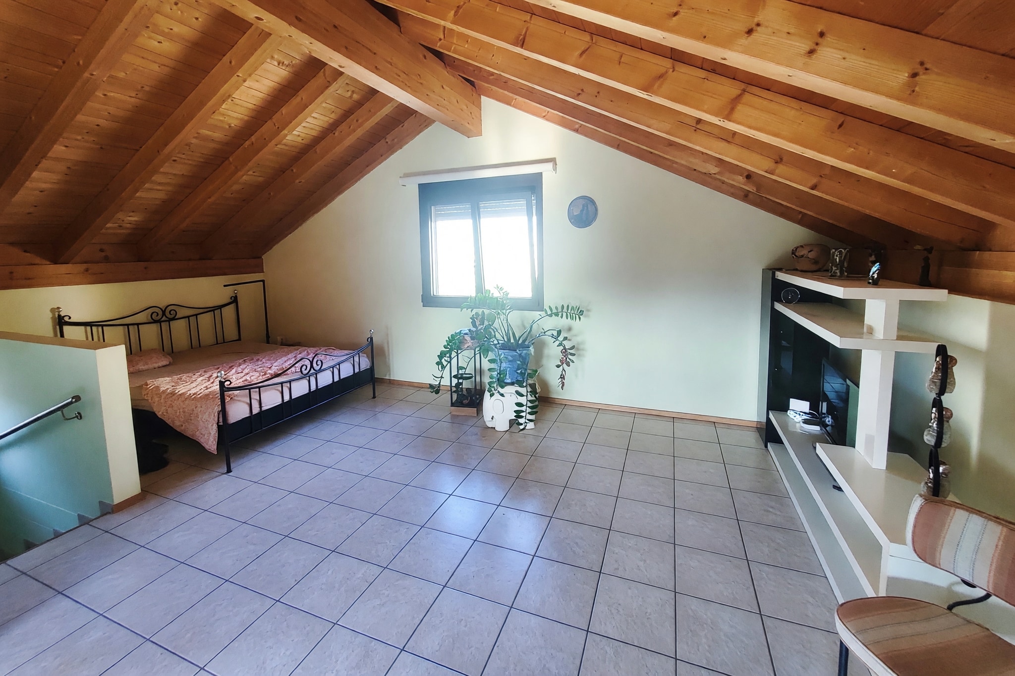 Ampia villetta 5,5 locali con giardino privato di 300 mq, camino e grande mansarda abitabile - Cadenazzo - foto 11