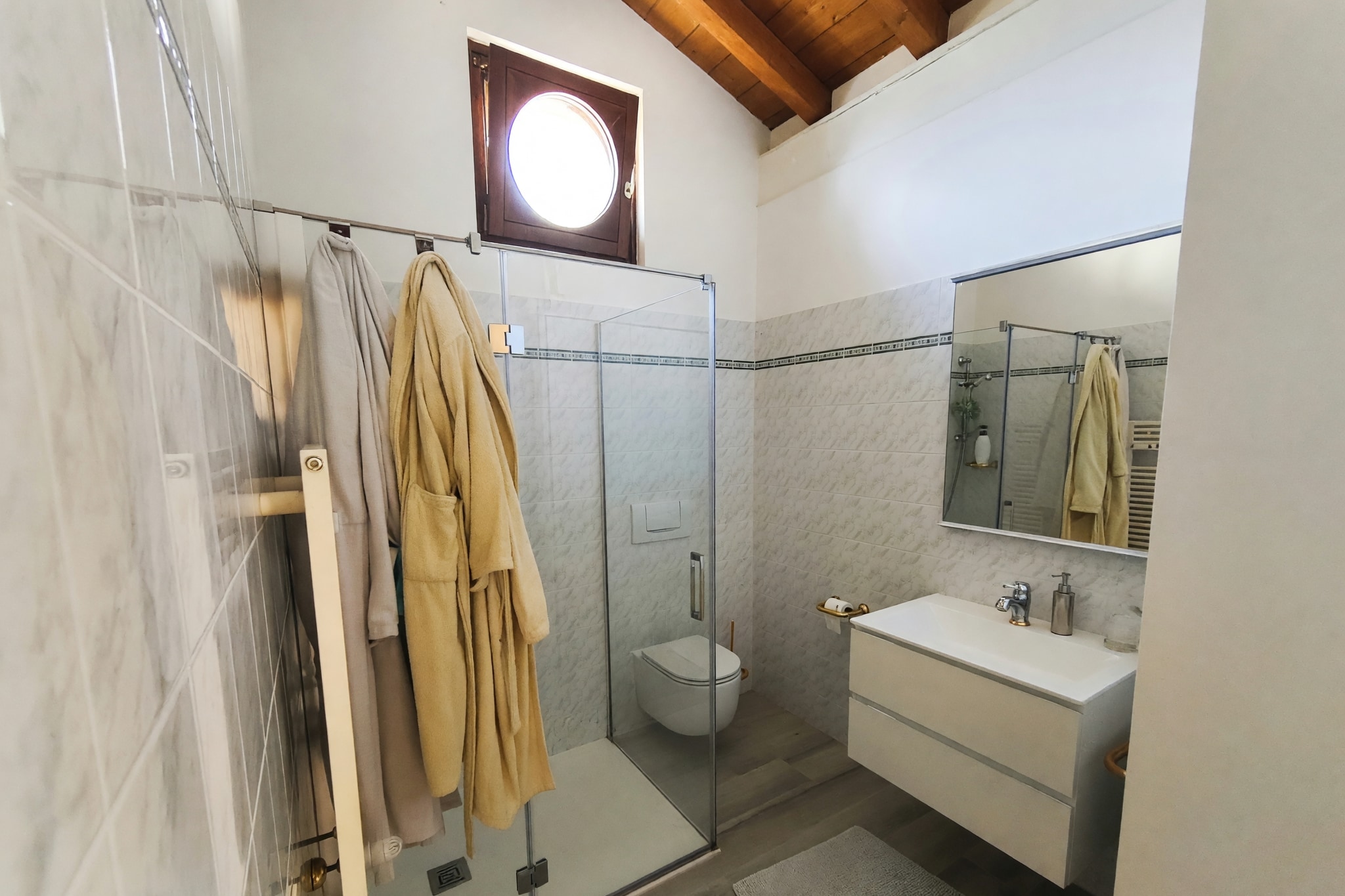Elegante appartamento 4,5 locali vista lago con giardino privato di 90 mq in caratteristica palazzina di nucleo - Capolago - foto 14
