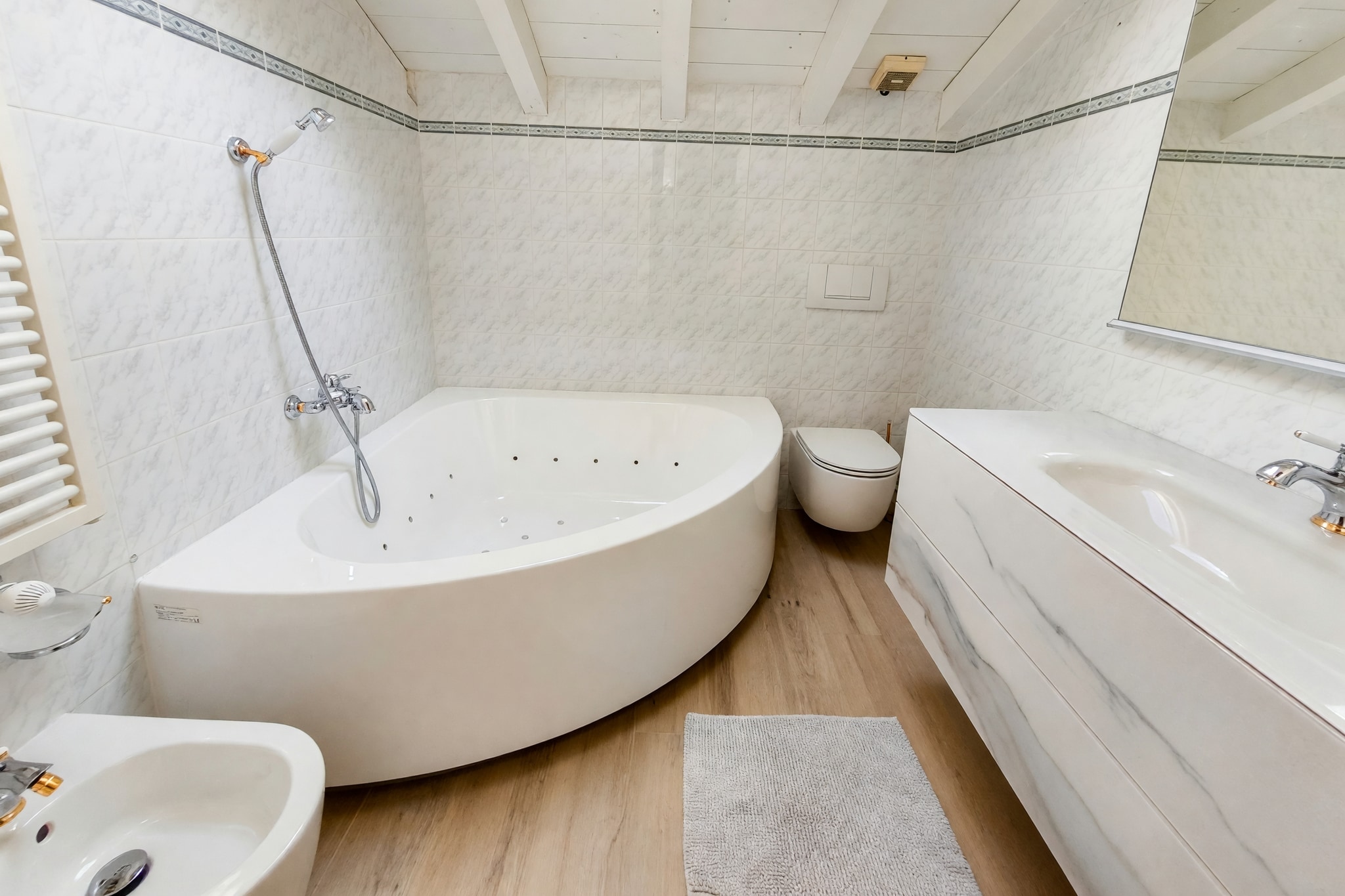 Elegante appartamento 4,5 locali vista lago con giardino privato di 90 mq in caratteristica palazzina di nucleo - Capolago - foto 15