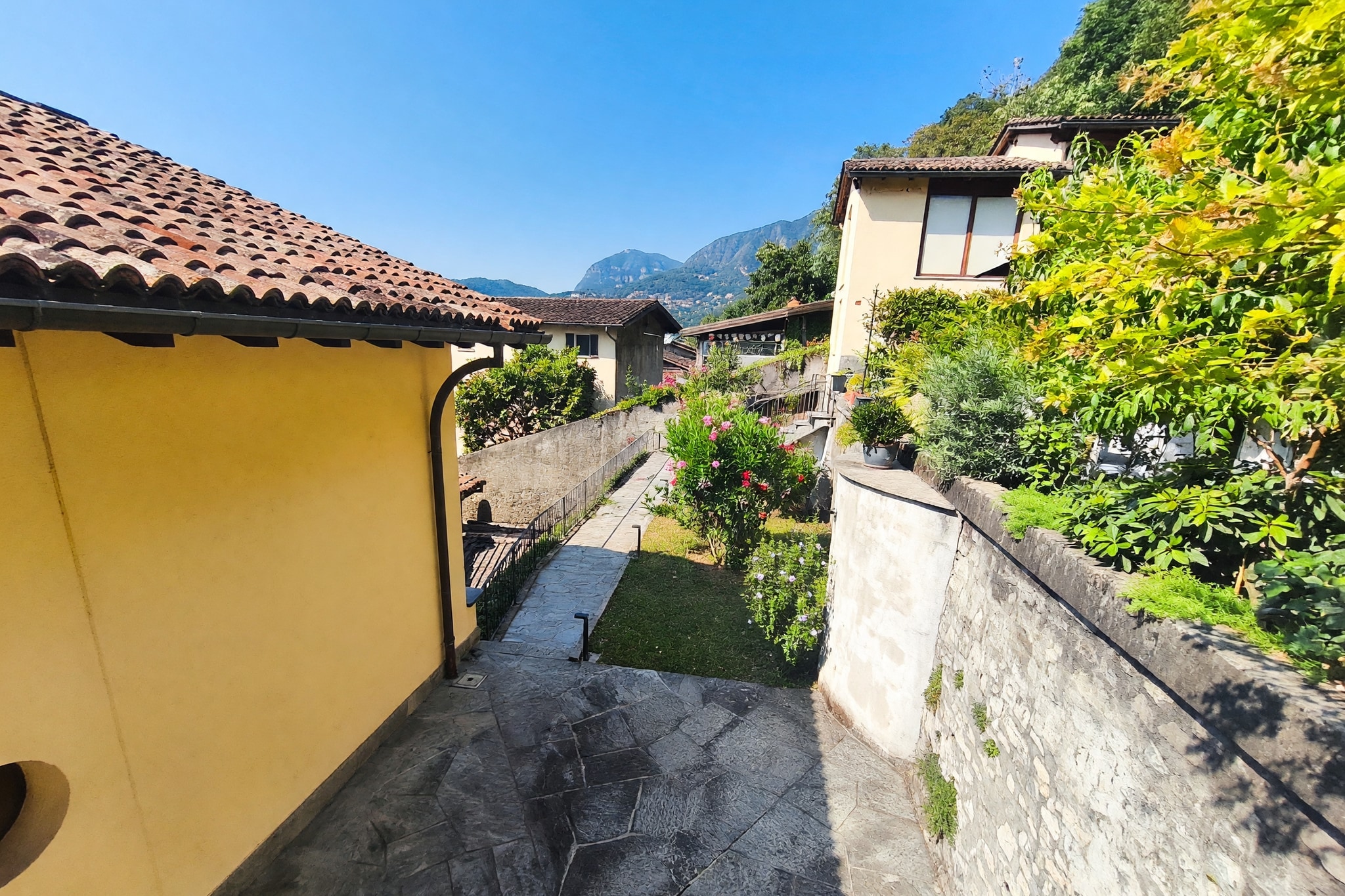 Elegante appartamento 4,5 locali vista lago con giardino privato di 90 mq in caratteristica palazzina di nucleo - Capolago - foto 20