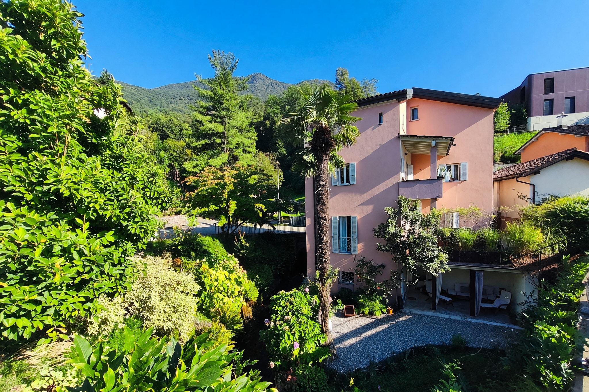Affascinante casa bifamiliare 7 locali ristrutturata con giardino privato di 250 m² nel caratteristico nucleo di Davesco - Davesco - foto 22