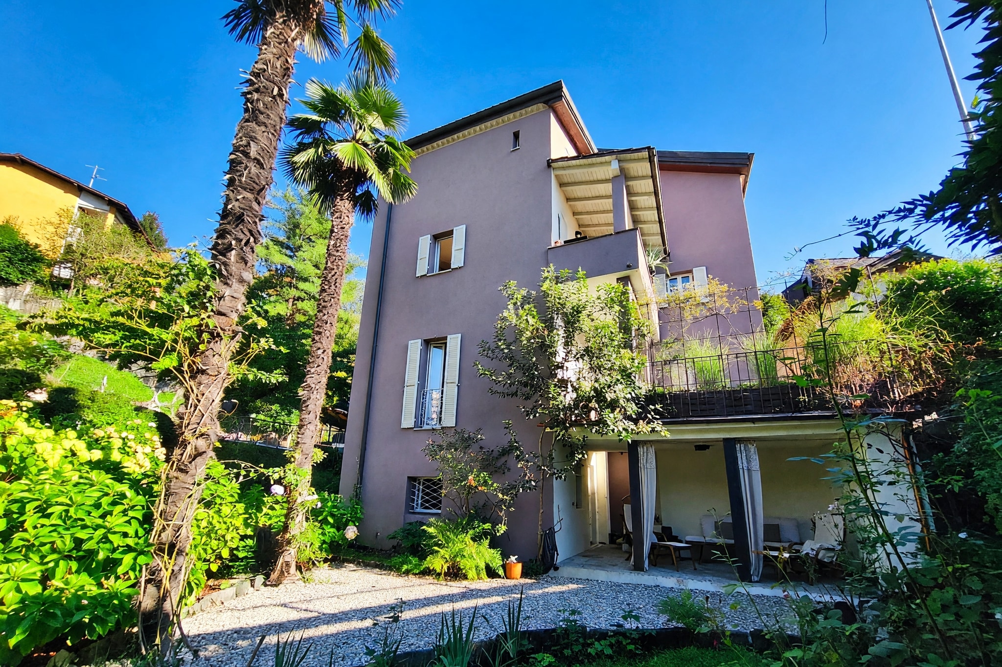 Affascinante casa bifamiliare 7 locali ristrutturata con giardino privato di 250 m² nel caratteristico nucleo di Davesco - Davesco