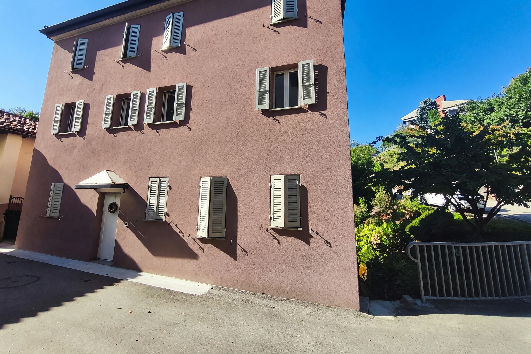 Affascinante casa bifamiliare 7 locali ristrutturata con giardino privato di 250 m² nel caratteristico nucleo di Davesco - Davesco - foto 3