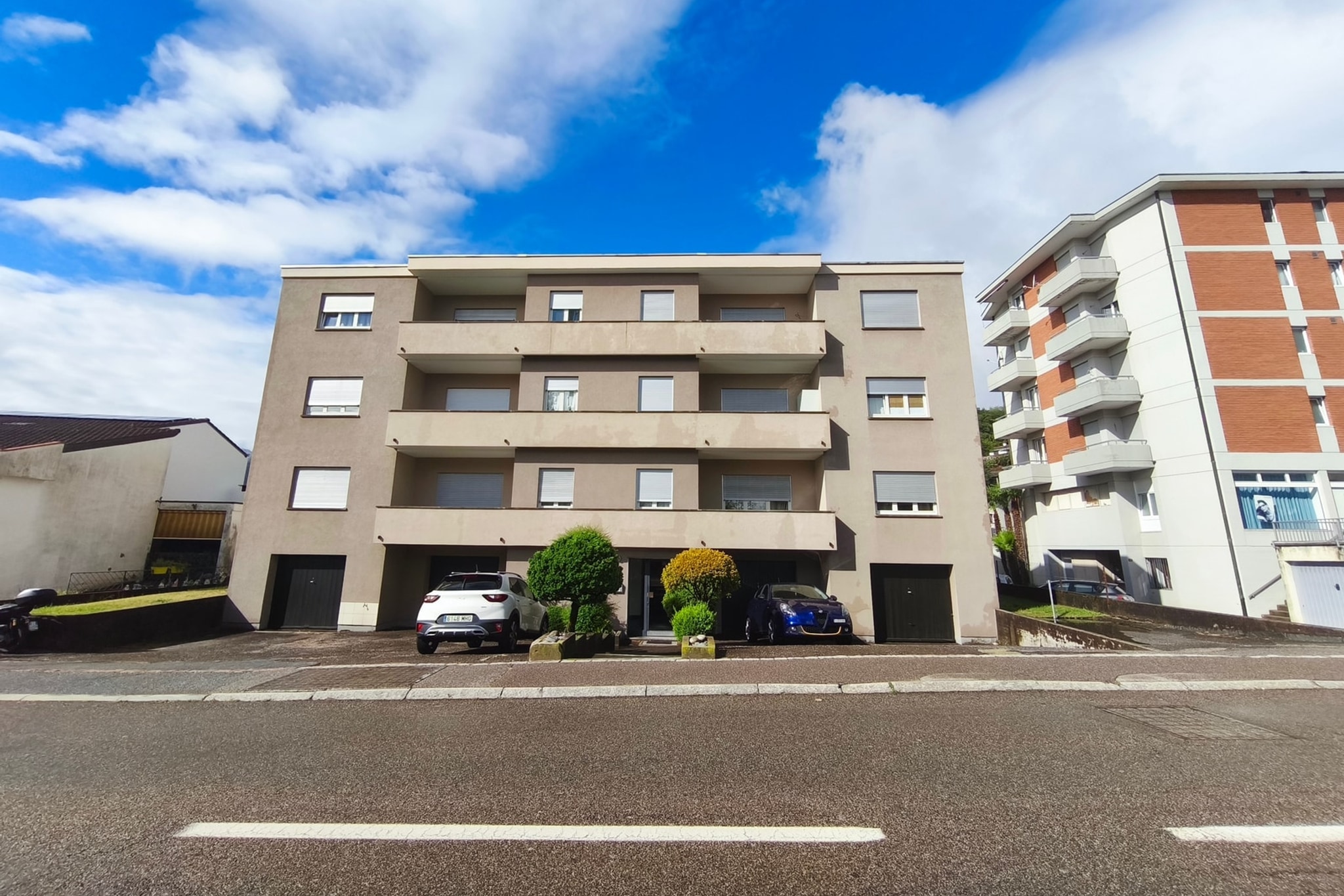 Moderno 3,5 con gradevole terrazzo e immediata disponibilità in piacevole contesto residenziale - Caslano