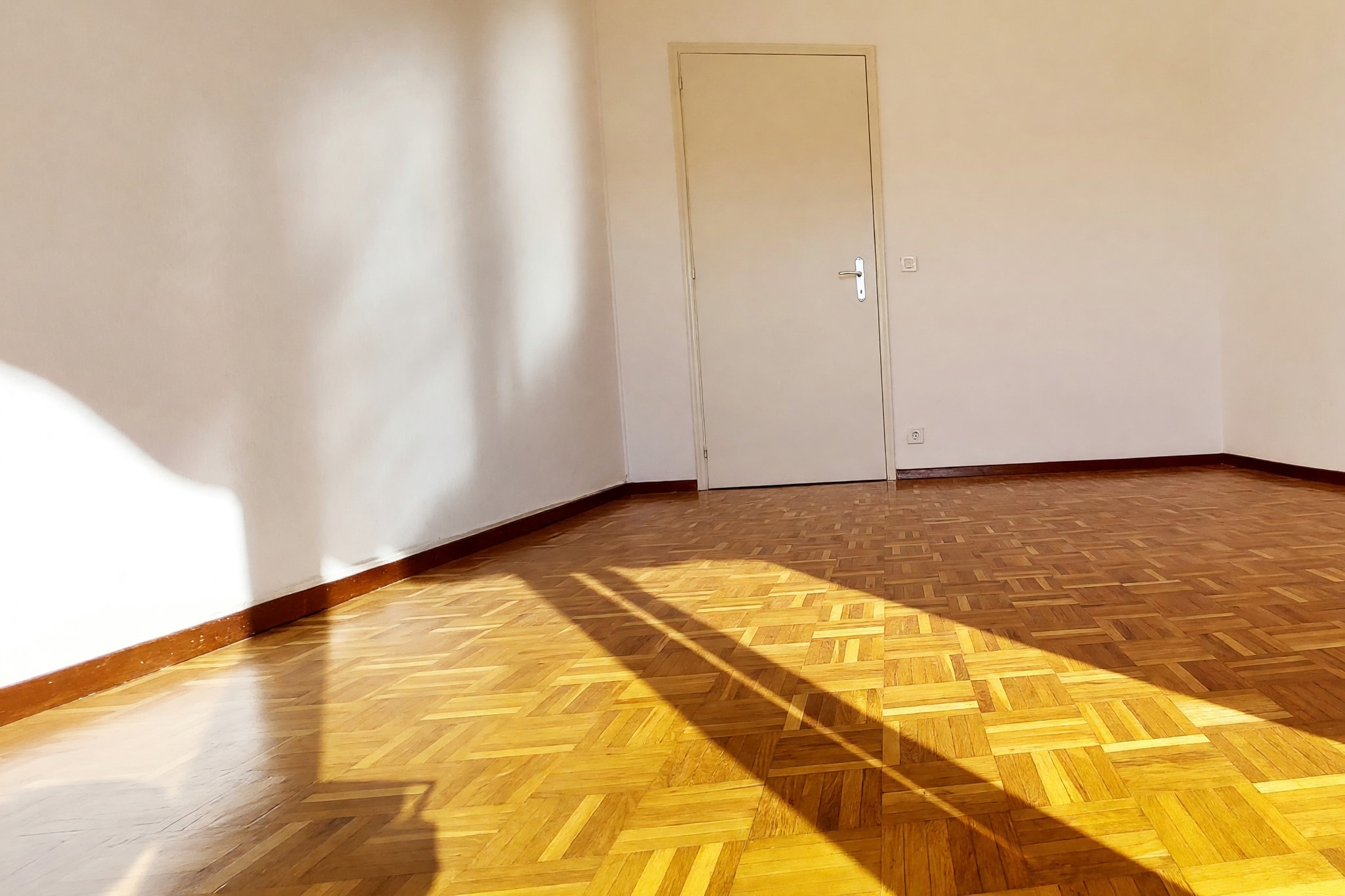 Spazioso appartamento 5,5 locali ristrutturato con giardino privato in stile mediterraneo, tre balconi e ambienti molto luminosi - Comano - foto 3