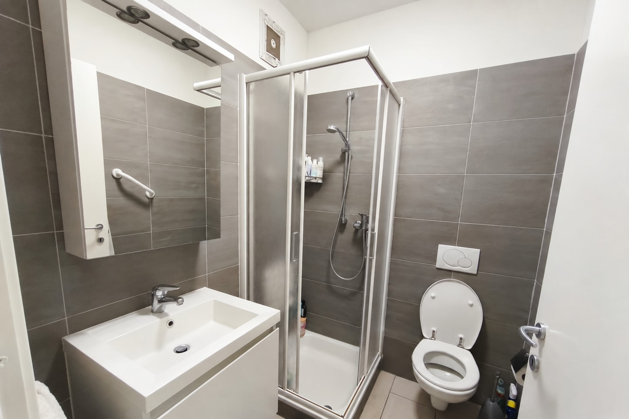 Ampio appartamento 2,5 locali arredato con balconcino in complesso con parco condominiale e servizi a pochi passi - Viganello - foto 8