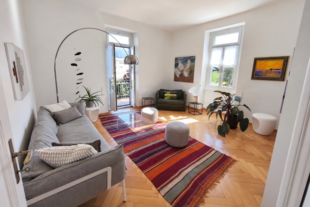 Elegante appartamento 4,5 locali ristrutturato in casa d’epoca con due balconi e ampia cucina abitabile - Massagno