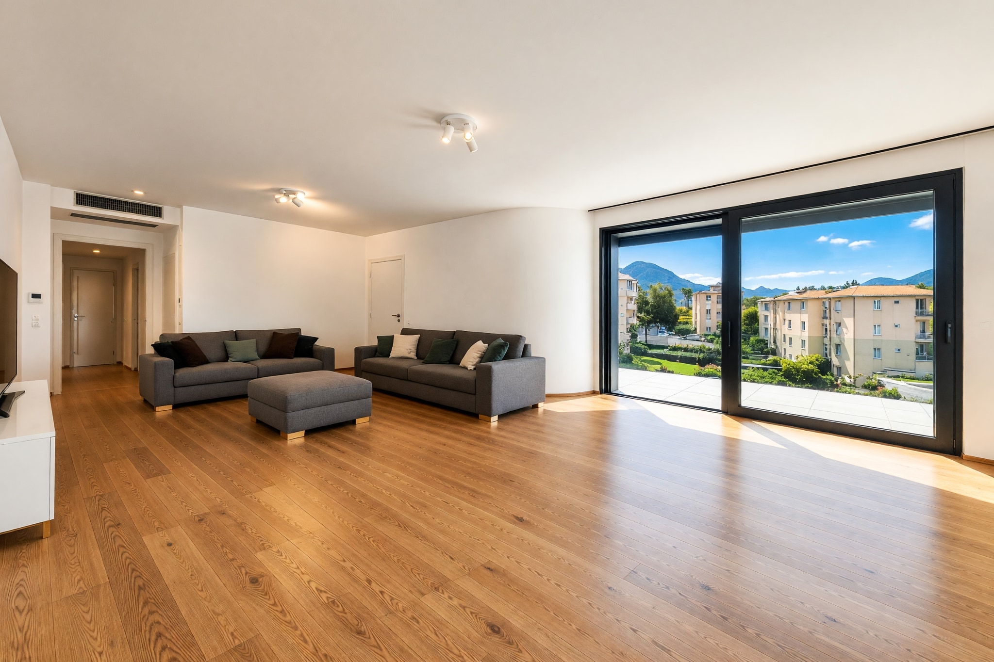 Elegante attico 4,5 locali con magnifico roof top privato di 140 m² e piacevole vista sulla città - Pregassona