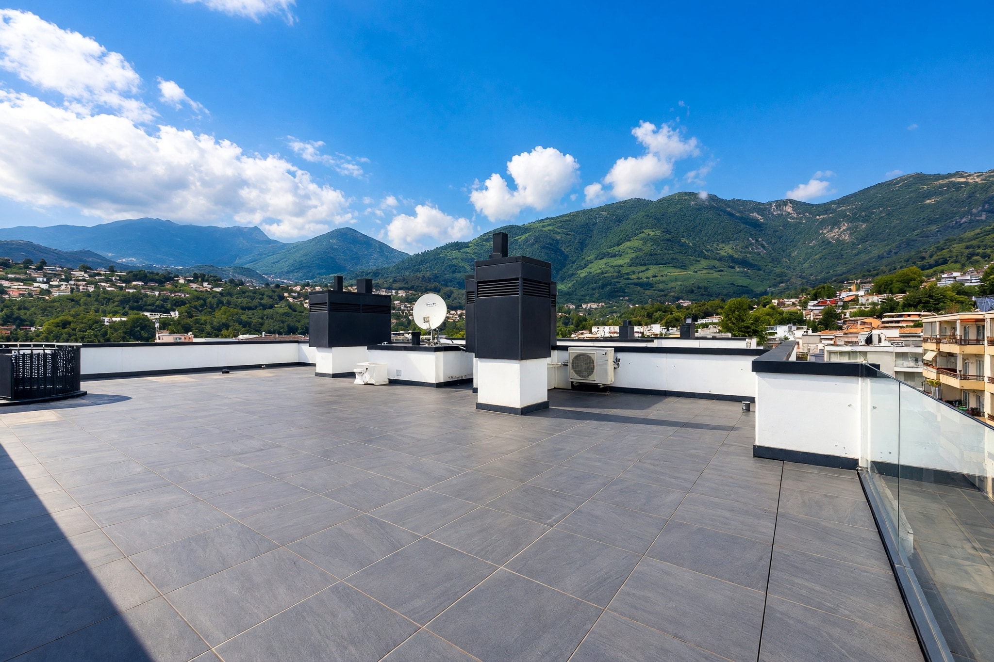 Elegante attico 4,5 locali con magnifico roof top privato di 140 m² e piacevole vista sulla città - Pregassona - foto 2