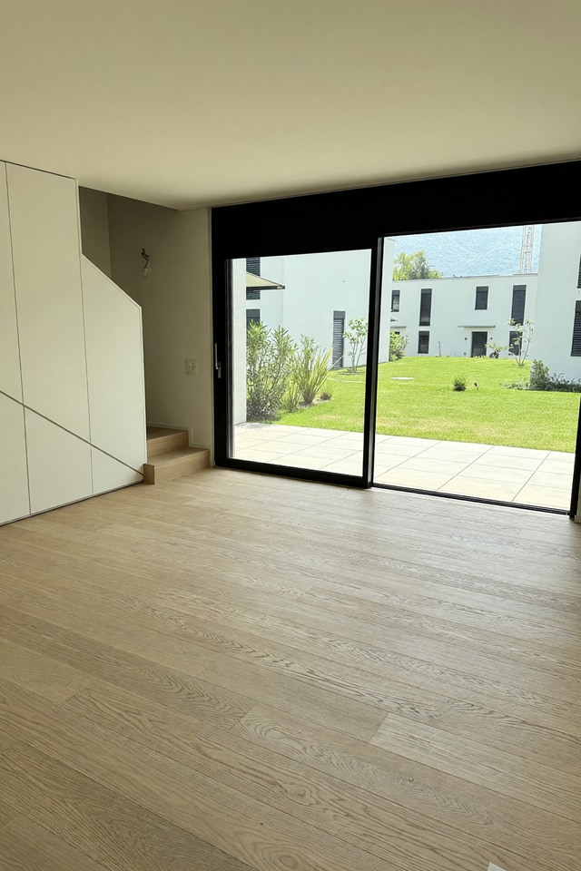 Elegante appartamento 3,5 locali di primo ingresso con terrazzo coperto e portico in moderno contesto residenziale - Caslano