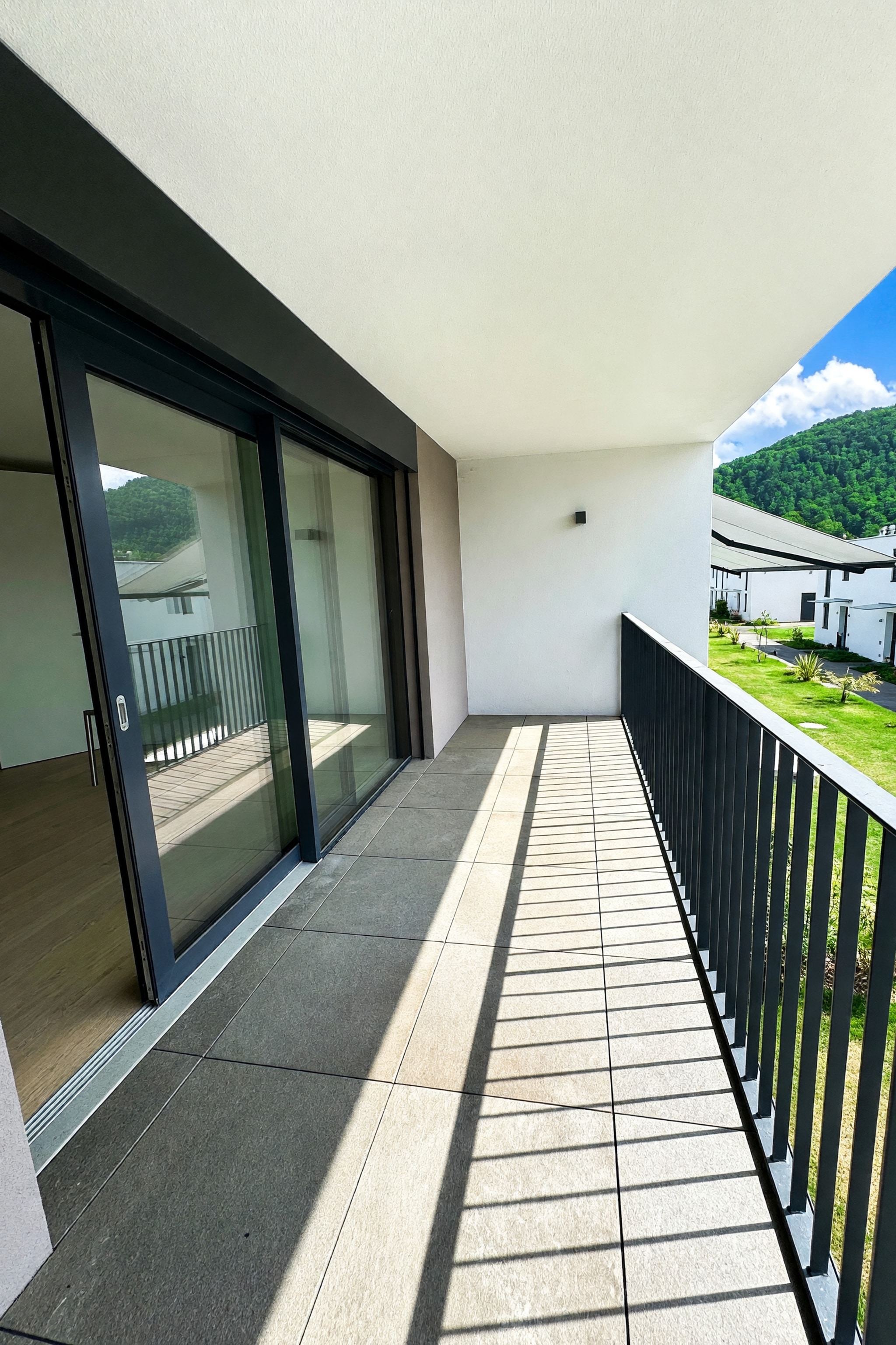 Elegante appartamento 3,5 locali di primo ingresso con terrazzo coperto e portico in moderno contesto residenziale - Caslano - foto 3