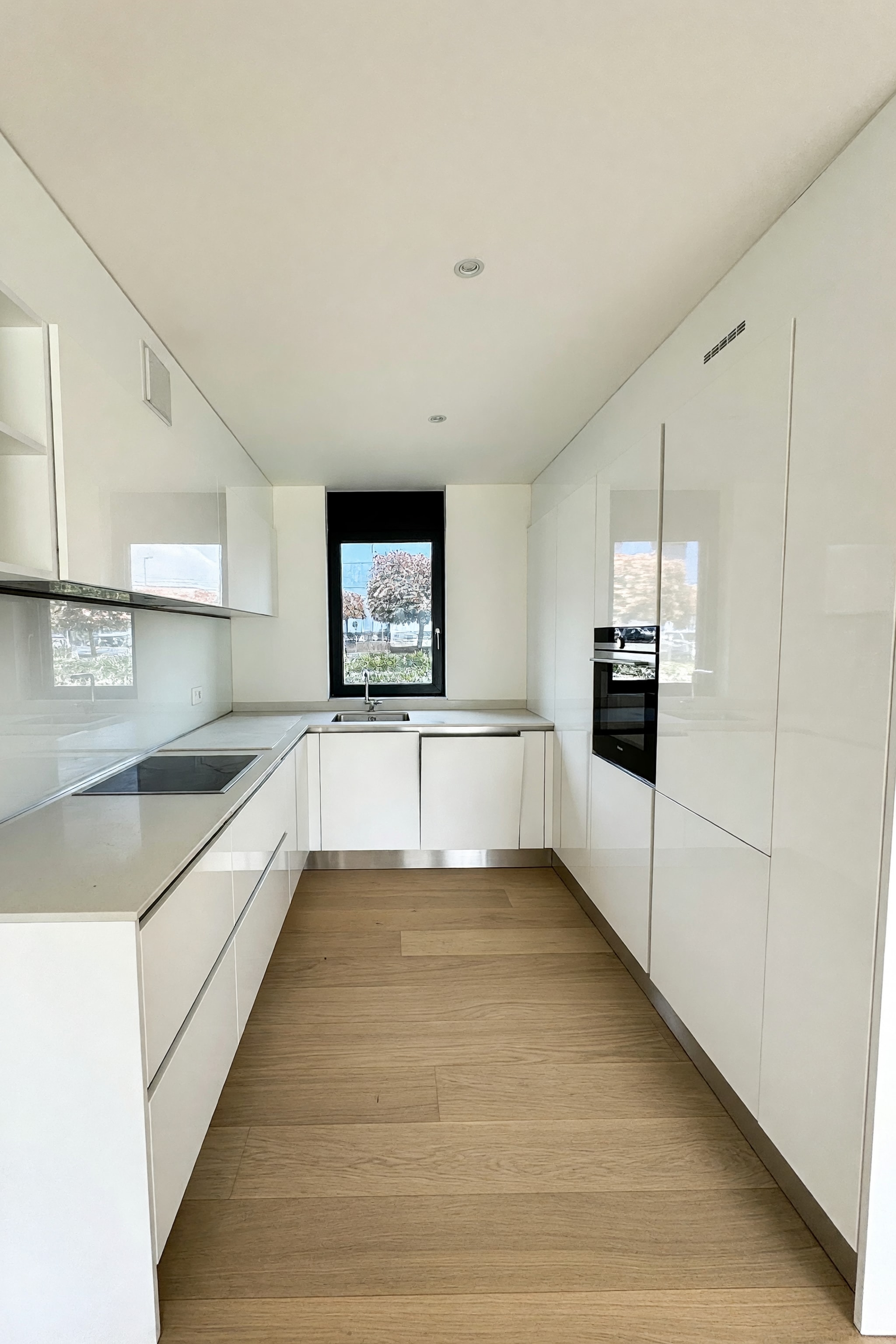 Elegante appartamento 3,5 locali di primo ingresso con terrazzo coperto e portico in moderno contesto residenziale - Caslano - foto 4