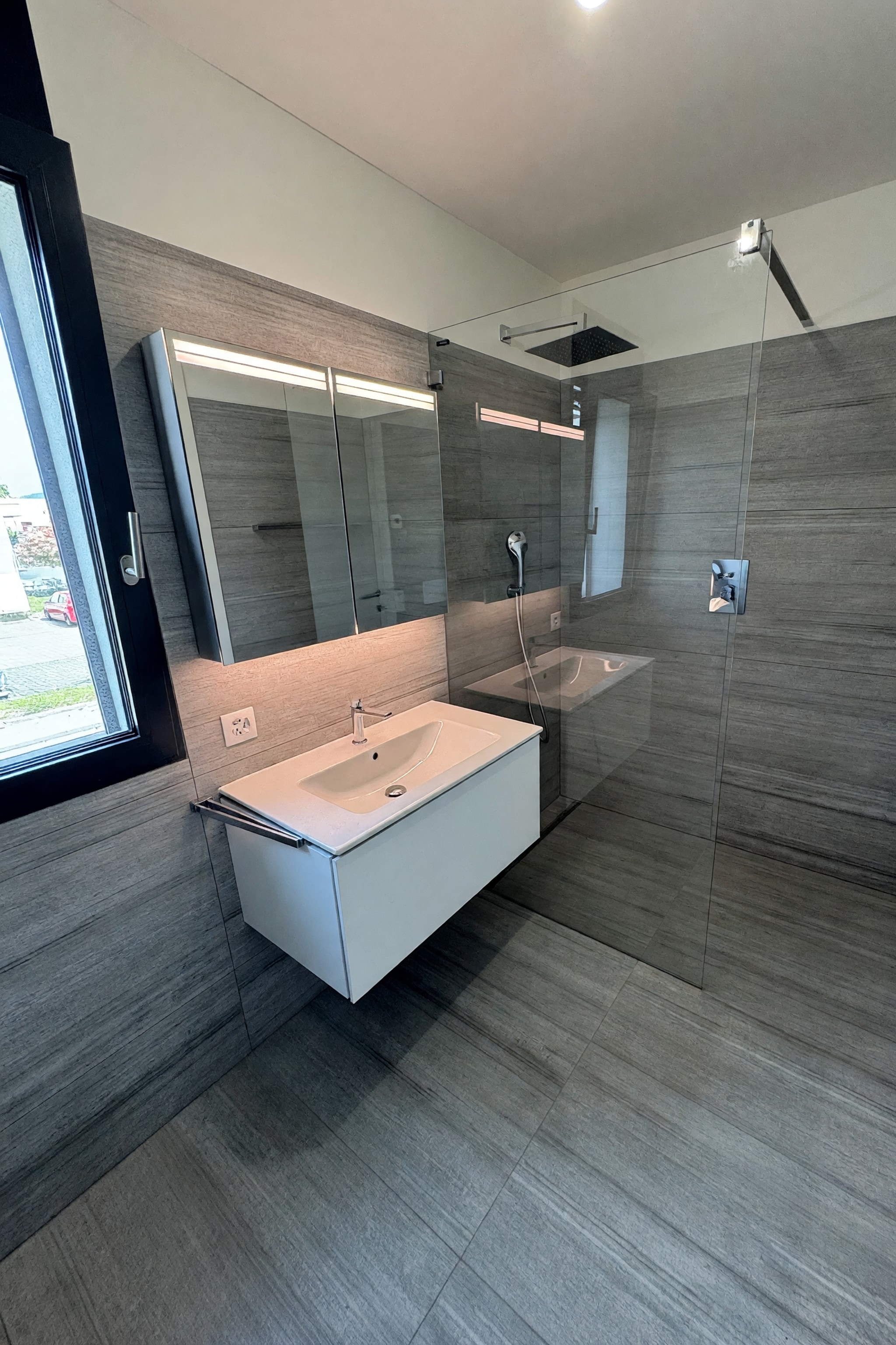 Elegante appartamento 3,5 locali di primo ingresso con terrazzo coperto e portico in moderno contesto residenziale - Caslano - foto 8