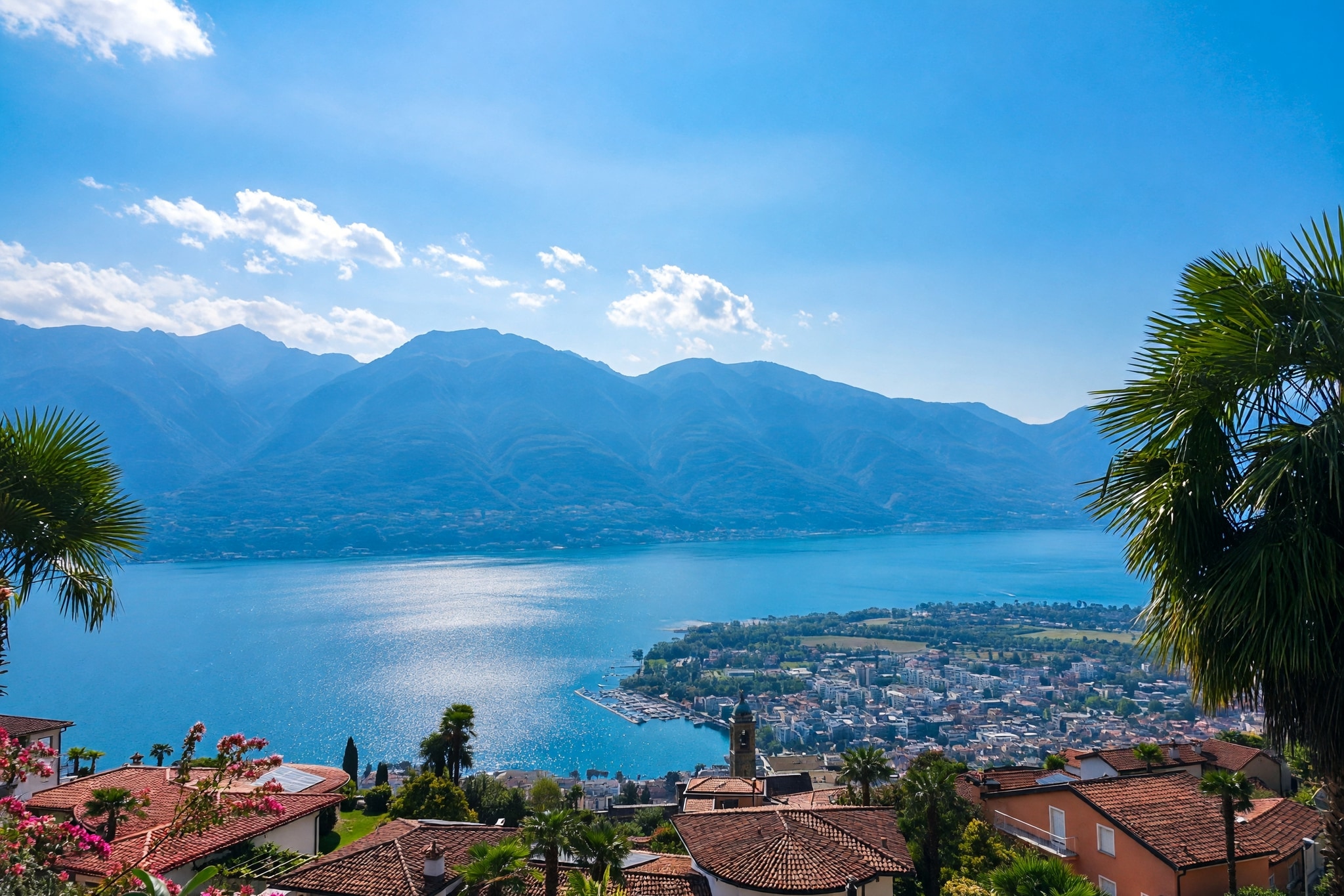 Splendida villa unifamiliare 5,5 locali con meravigliosa vista lago, giardino terrazzato e camino in contesto residenziale esclusivo - Orselina