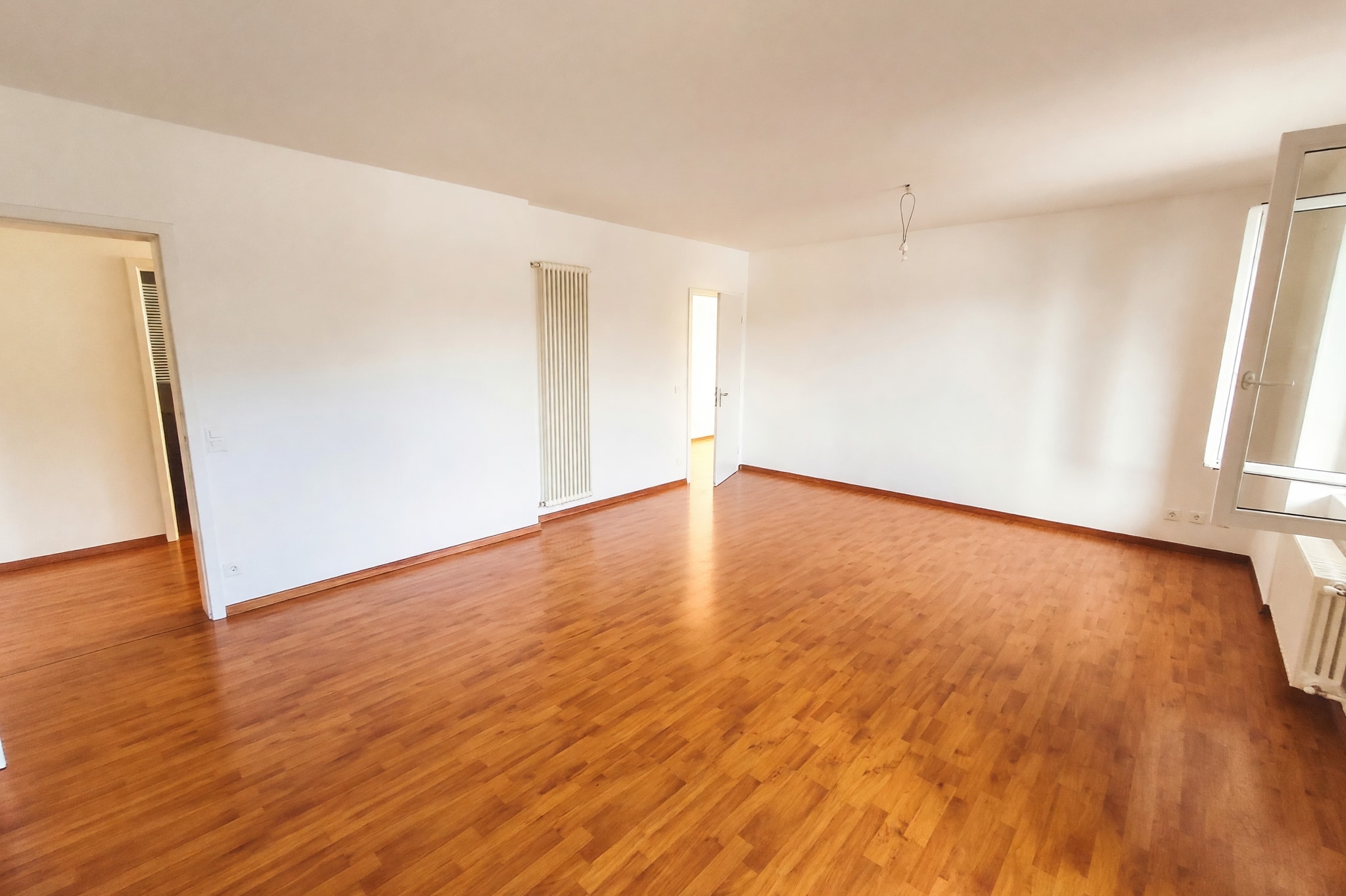 Ampio appartamento 4,5 locali rinnovato con terrazzo e stupenda vista lago in piccola palazzina di soli due appartamenti - Ponte Tresa - foto 3