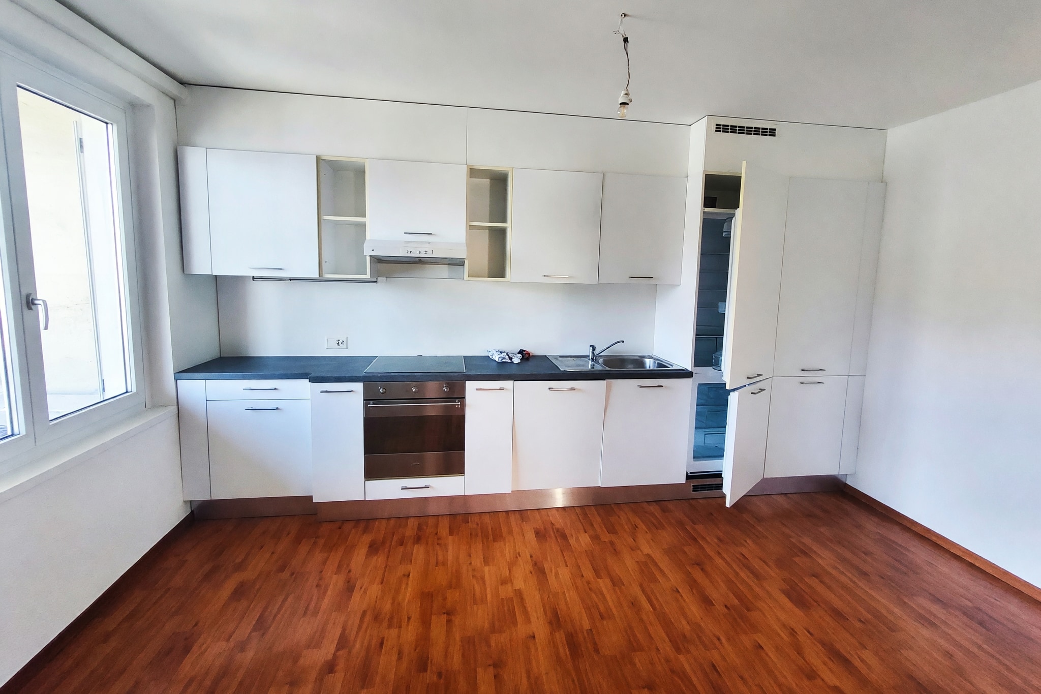 Ampio appartamento 4,5 locali rinnovato con terrazzo e stupenda vista lago in piccola palazzina di soli due appartamenti - Ponte Tresa - foto 5