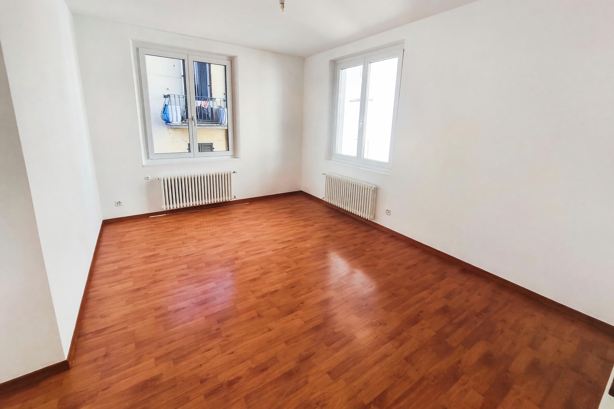 Ampio appartamento 4,5 locali rinnovato con terrazzo e stupenda vista lago in piccola palazzina di soli due appartamenti - Ponte Tresa - foto 6