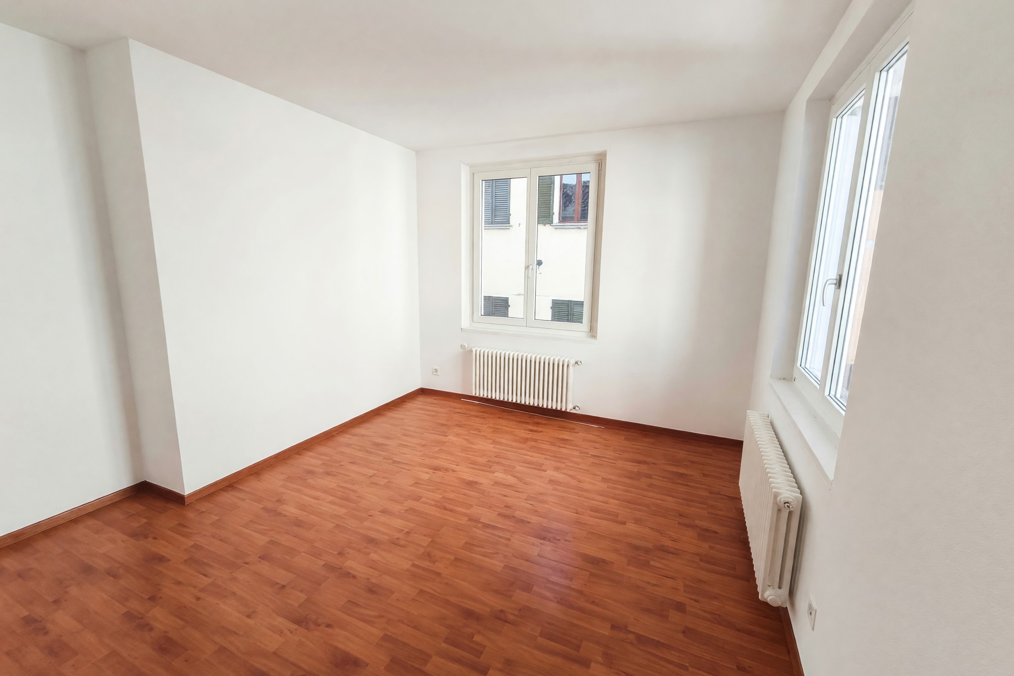 Ampio appartamento 4,5 locali rinnovato con terrazzo e stupenda vista lago in piccola palazzina di soli due appartamenti - Ponte Tresa - foto 7