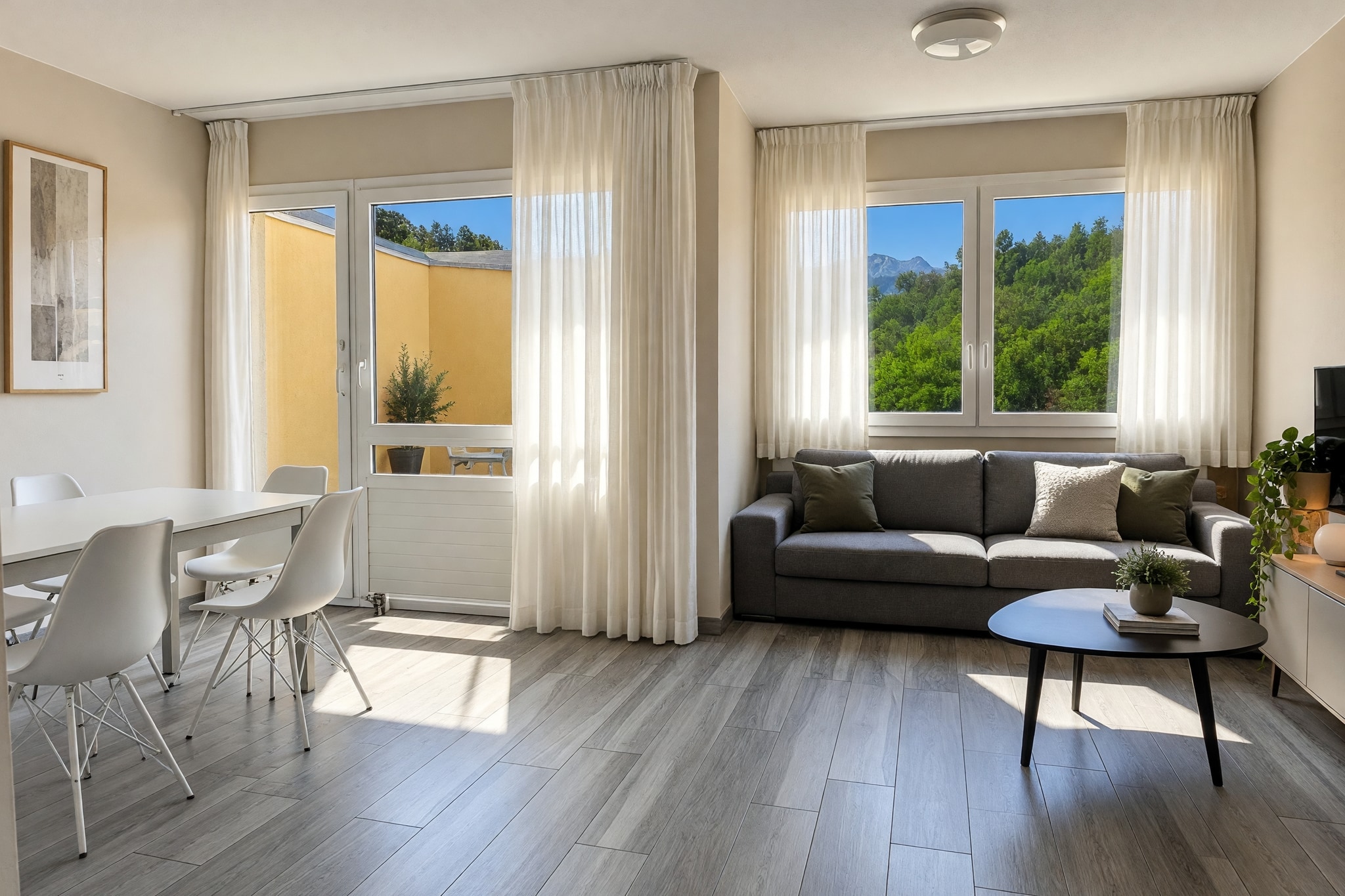 Interessante appartamento 4,5 locali ristrutturato con terrazza e bella vista panoramica all'ultimo piano a Pazzallo - Pazzallo
