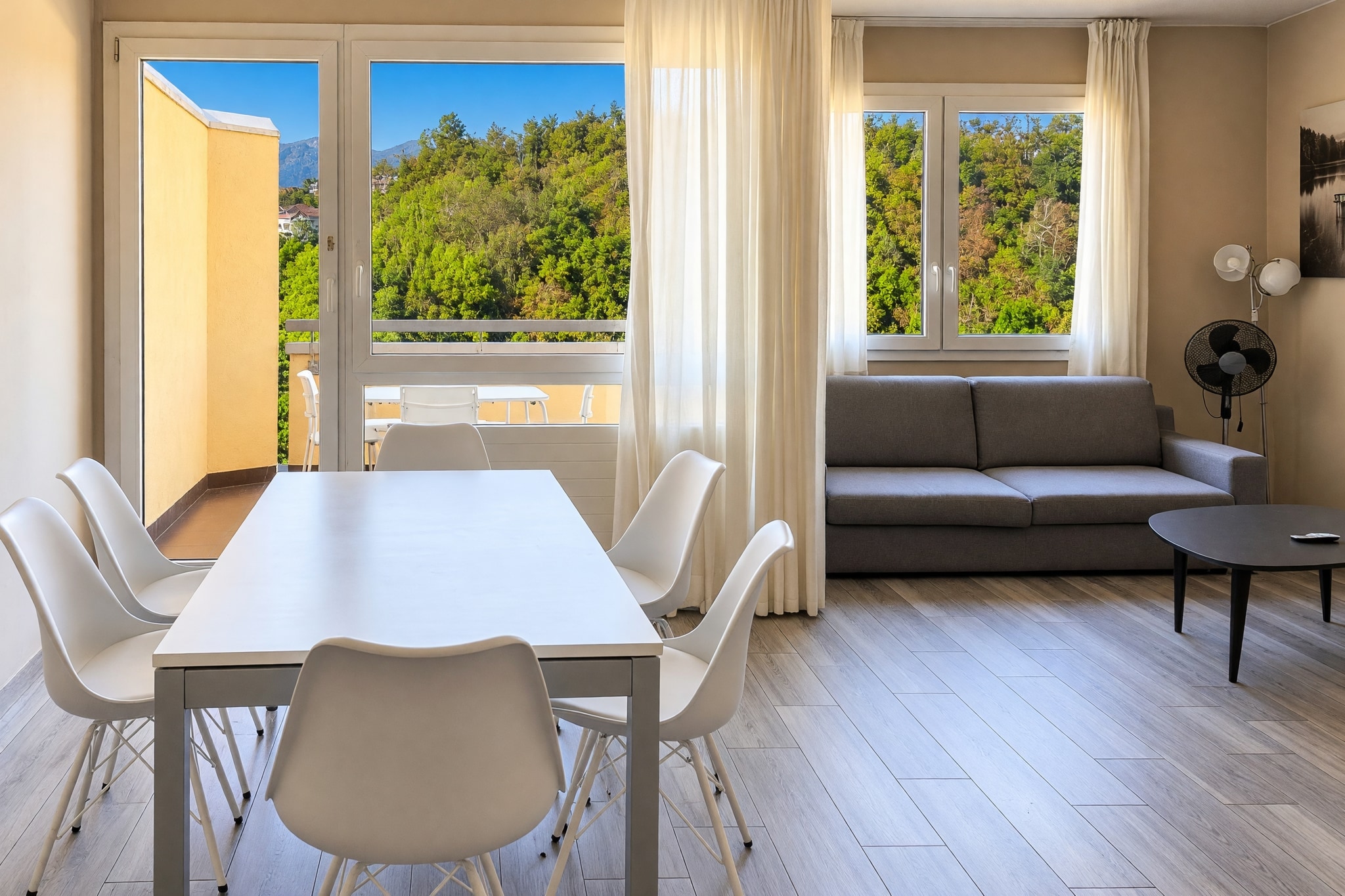 Interessante appartamento 4,5 locali ristrutturato con terrazza e bella vista panoramica all'ultimo piano a Pazzallo - Pazzallo - foto 3