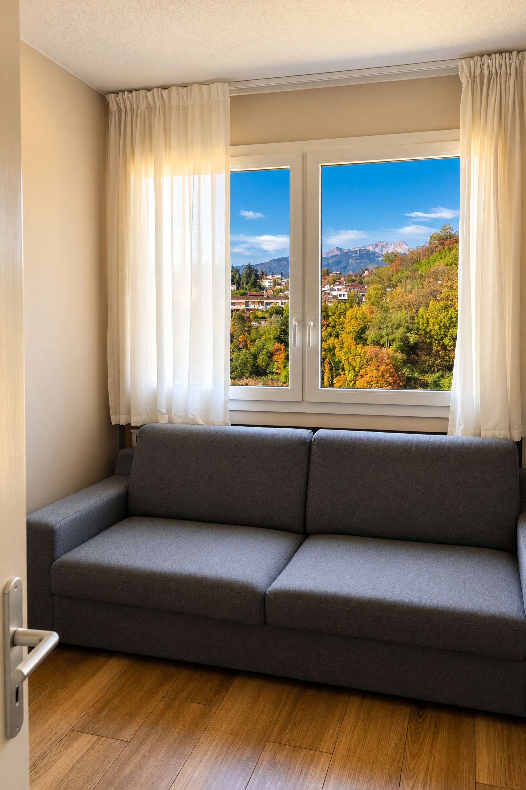 Interessante appartamento 4,5 locali ristrutturato con terrazza e bella vista panoramica all'ultimo piano a Pazzallo - Pazzallo - foto 6