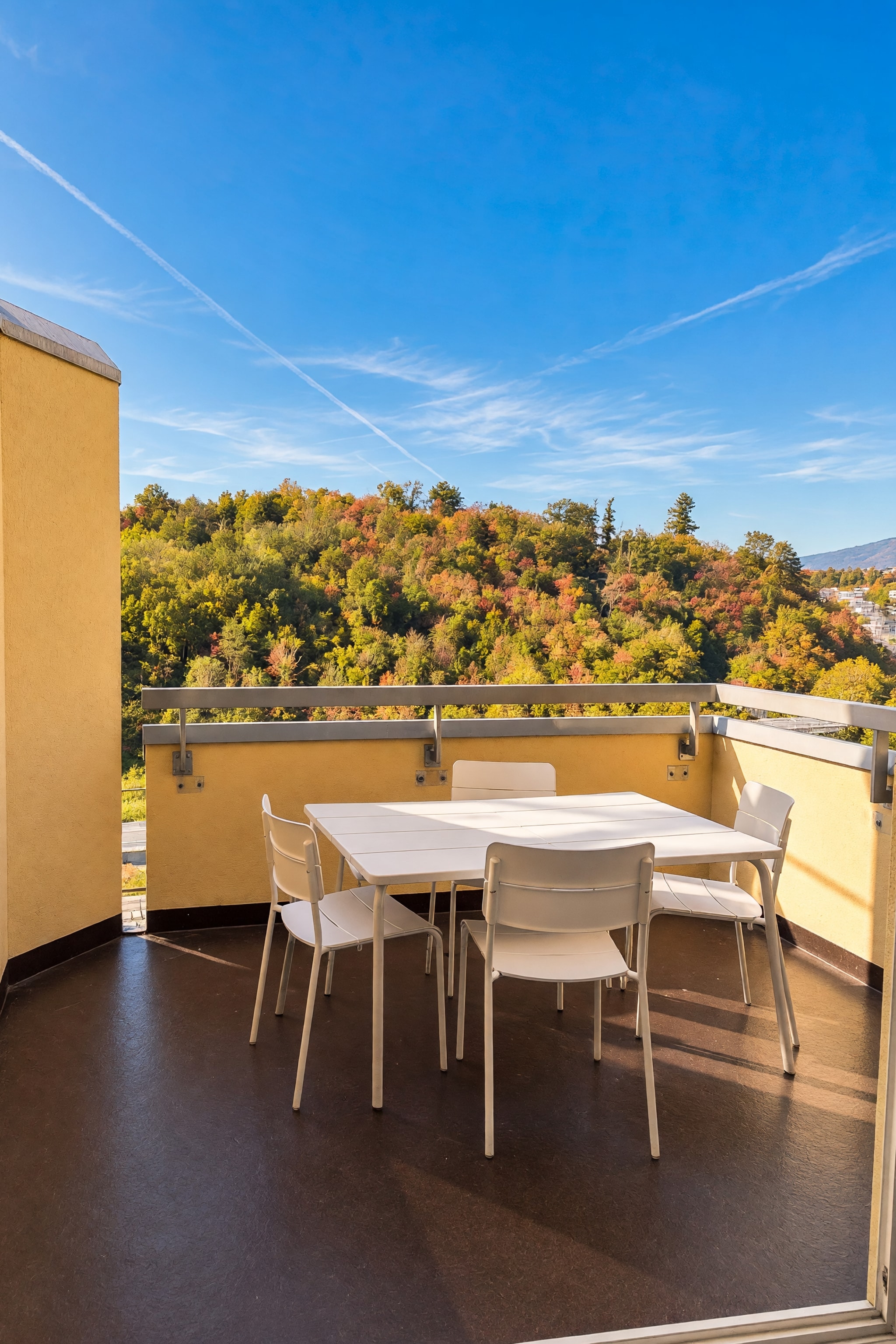 Interessante appartamento 4,5 locali ristrutturato con terrazza e bella vista panoramica all'ultimo piano a Pazzallo - Pazzallo - foto 8