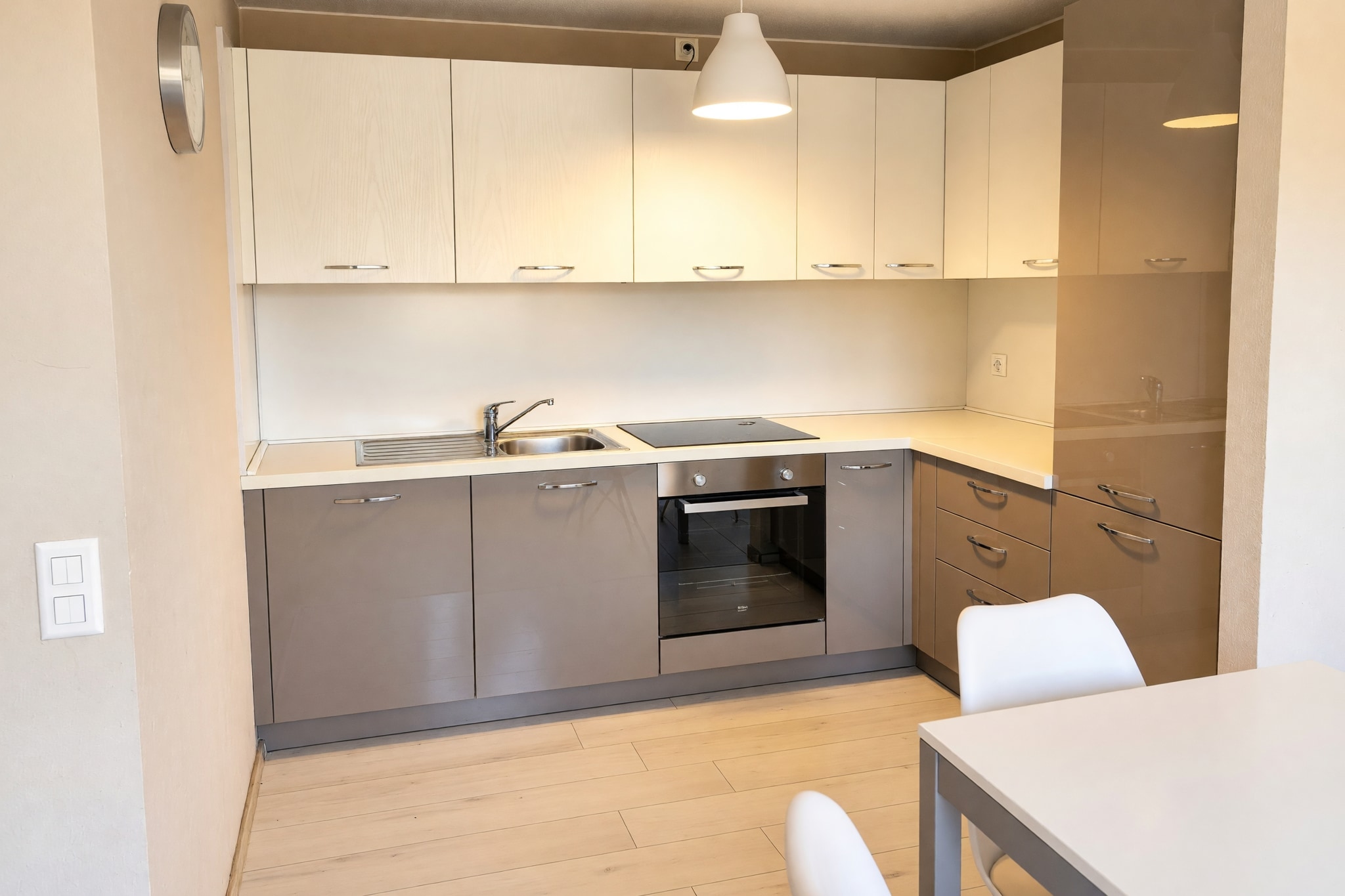 Interessante appartamento 4,5 locali ristrutturato con terrazza e bella vista panoramica all'ultimo piano a Pazzallo - Pazzallo - foto 9