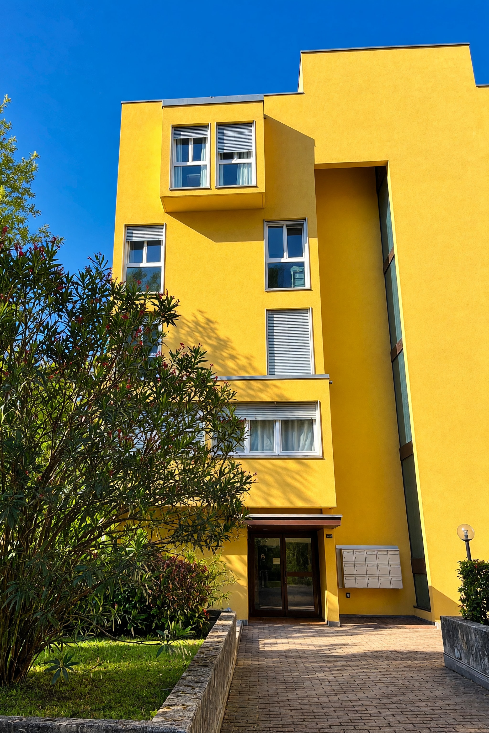 Interessante appartamento 4,5 locali ristrutturato con terrazza e bella vista panoramica all'ultimo piano a Pazzallo - Pazzallo - foto 18