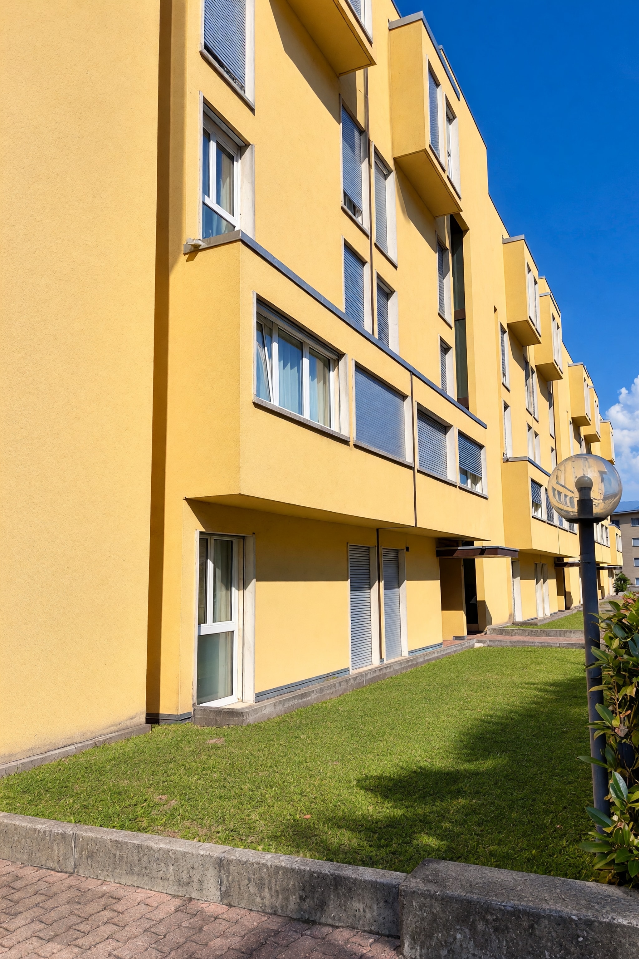 Interessante appartamento 4,5 locali ristrutturato con terrazza e bella vista panoramica all'ultimo piano a Pazzallo - Pazzallo - foto 19