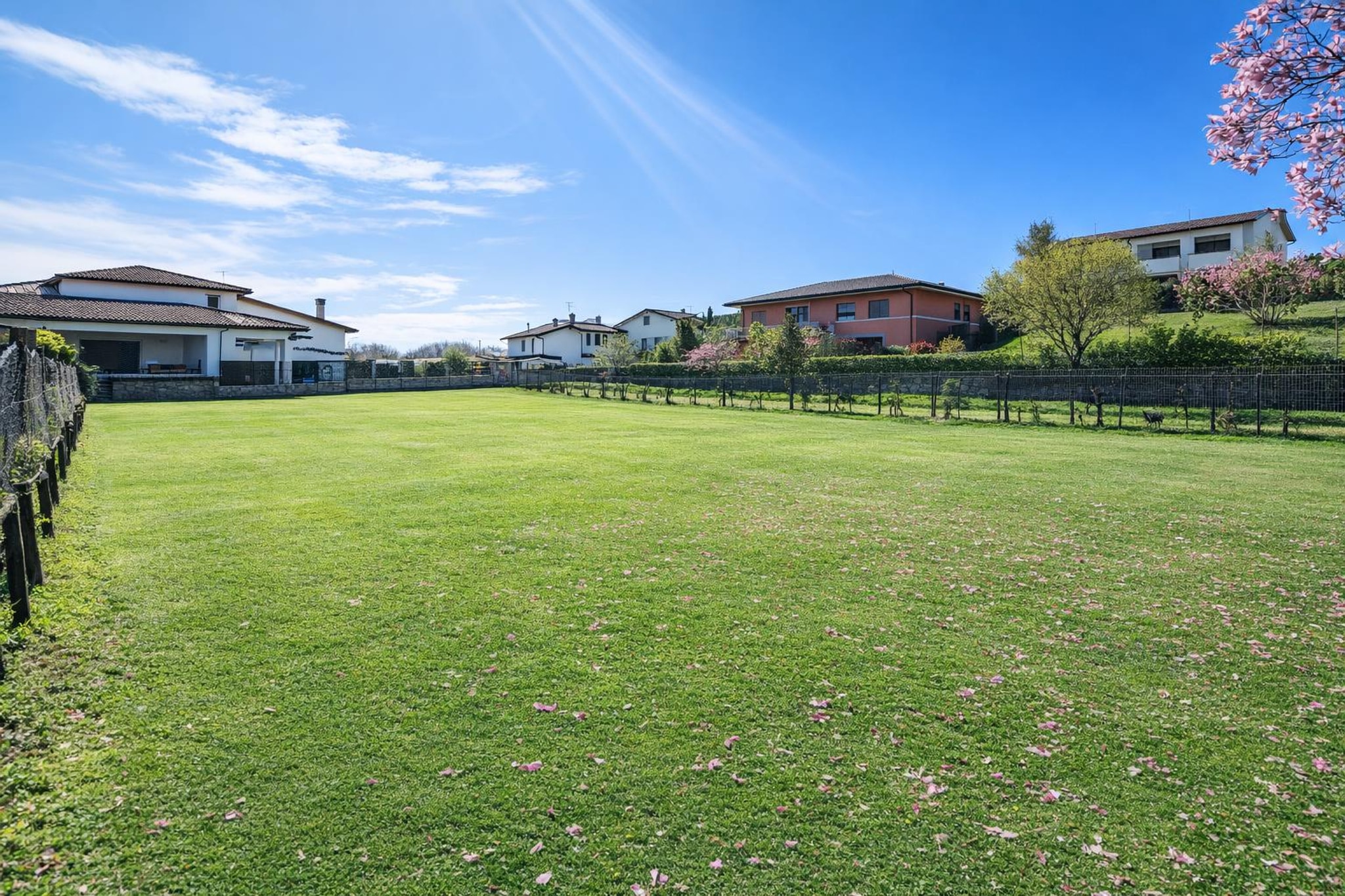 Interessante terreno edificabile pianeggiante R2 con ottima esposizione a sud - Rancate